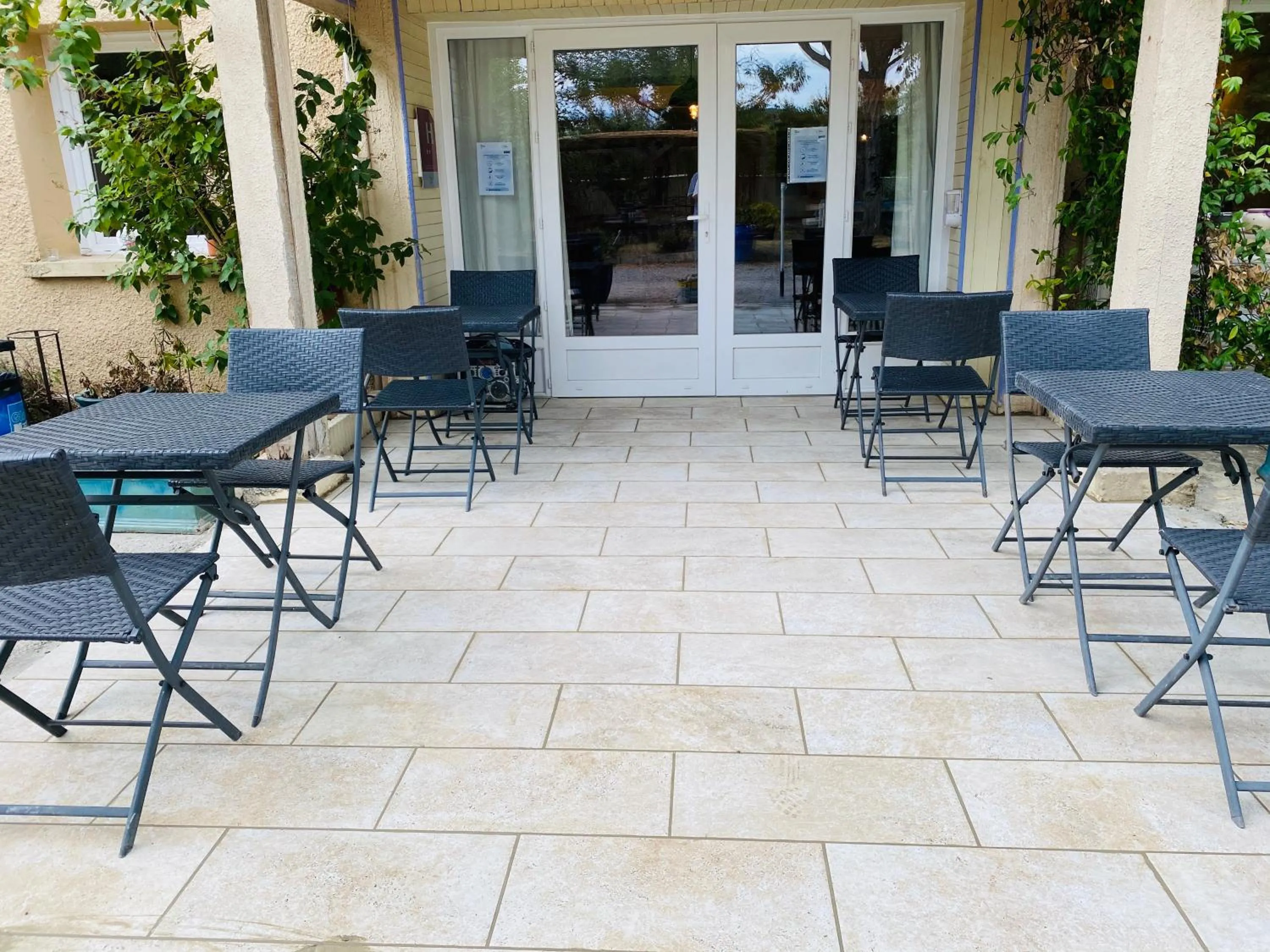 Patio in Hotel Carina