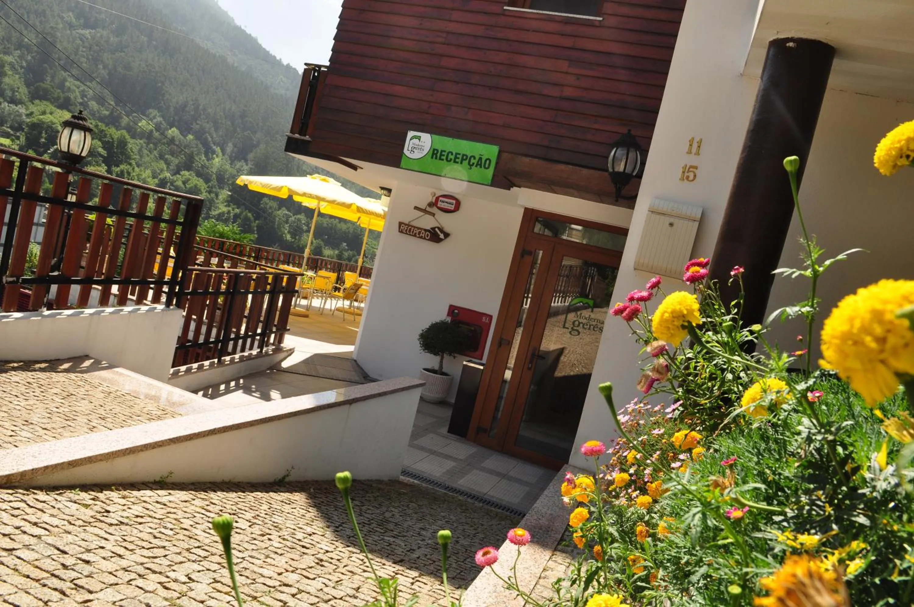 Facade/entrance in Moderna do Geres Hotel