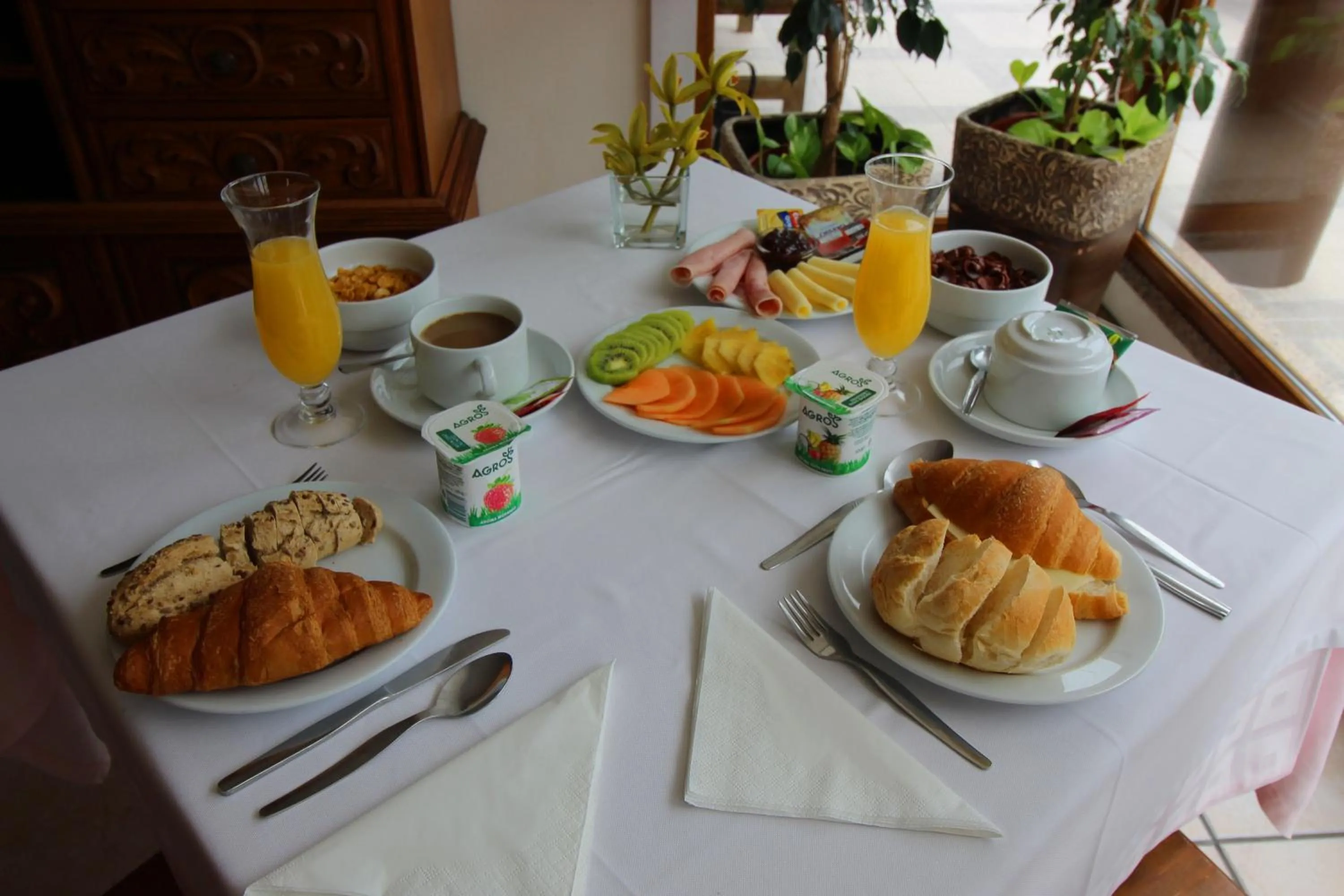 Breakfast in Moderna do Geres Hotel