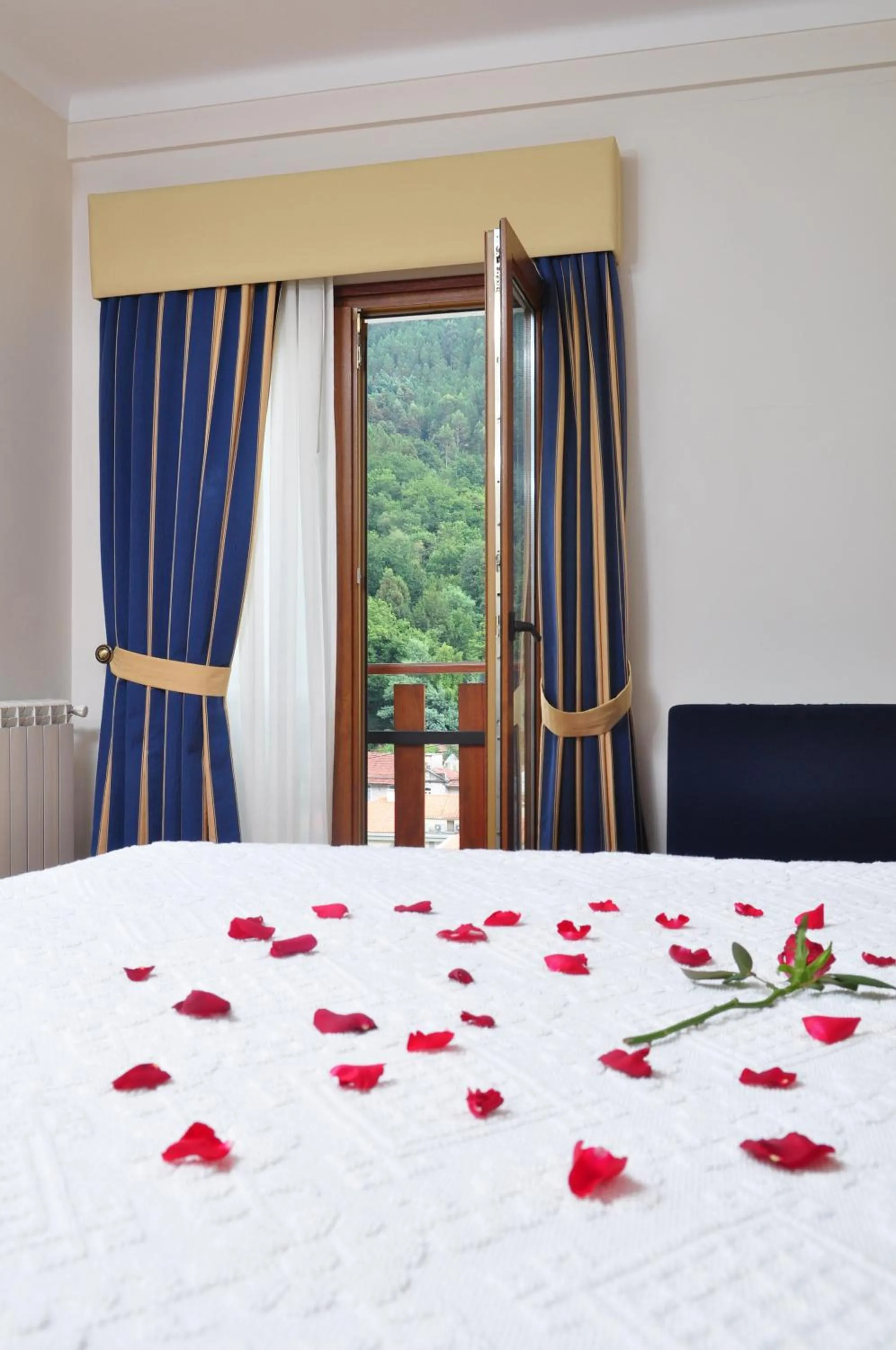 Bedroom, Bed in Moderna do Geres Hotel