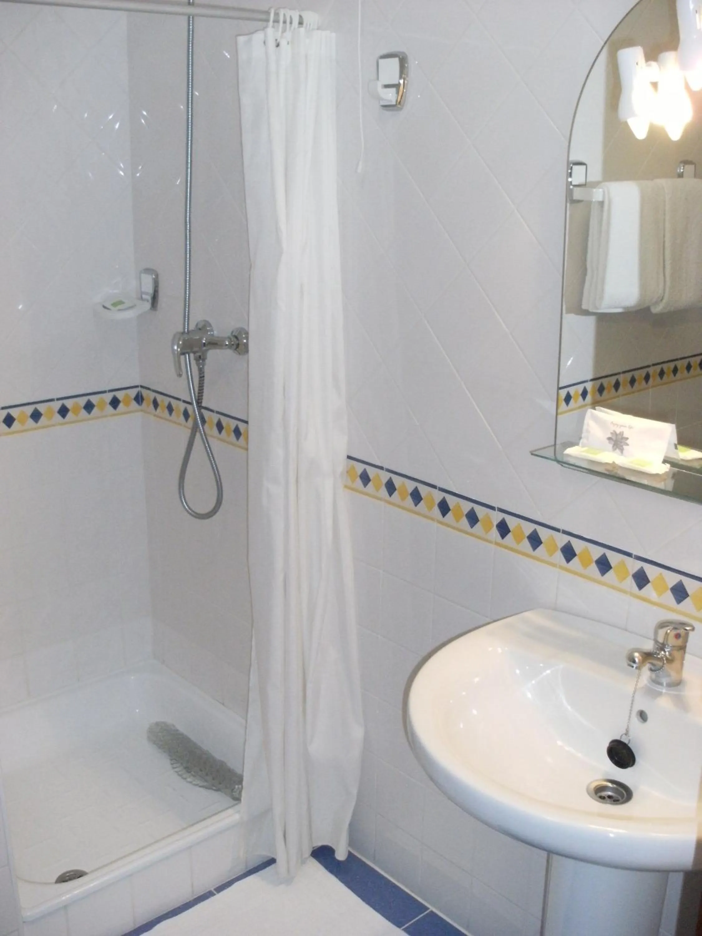 Toilet in Moderna do Geres Hotel