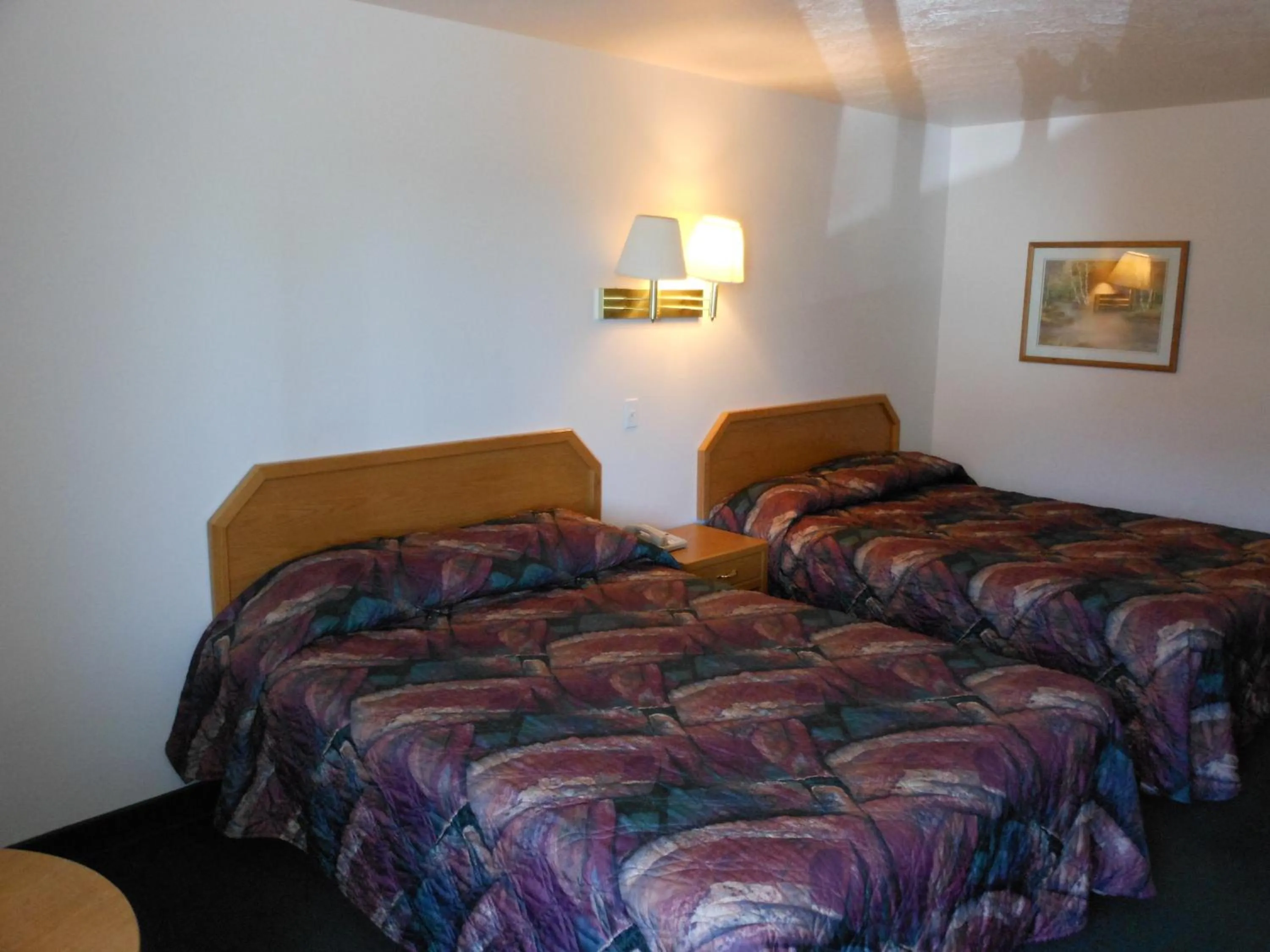 Bed in Economy Inn & Suites