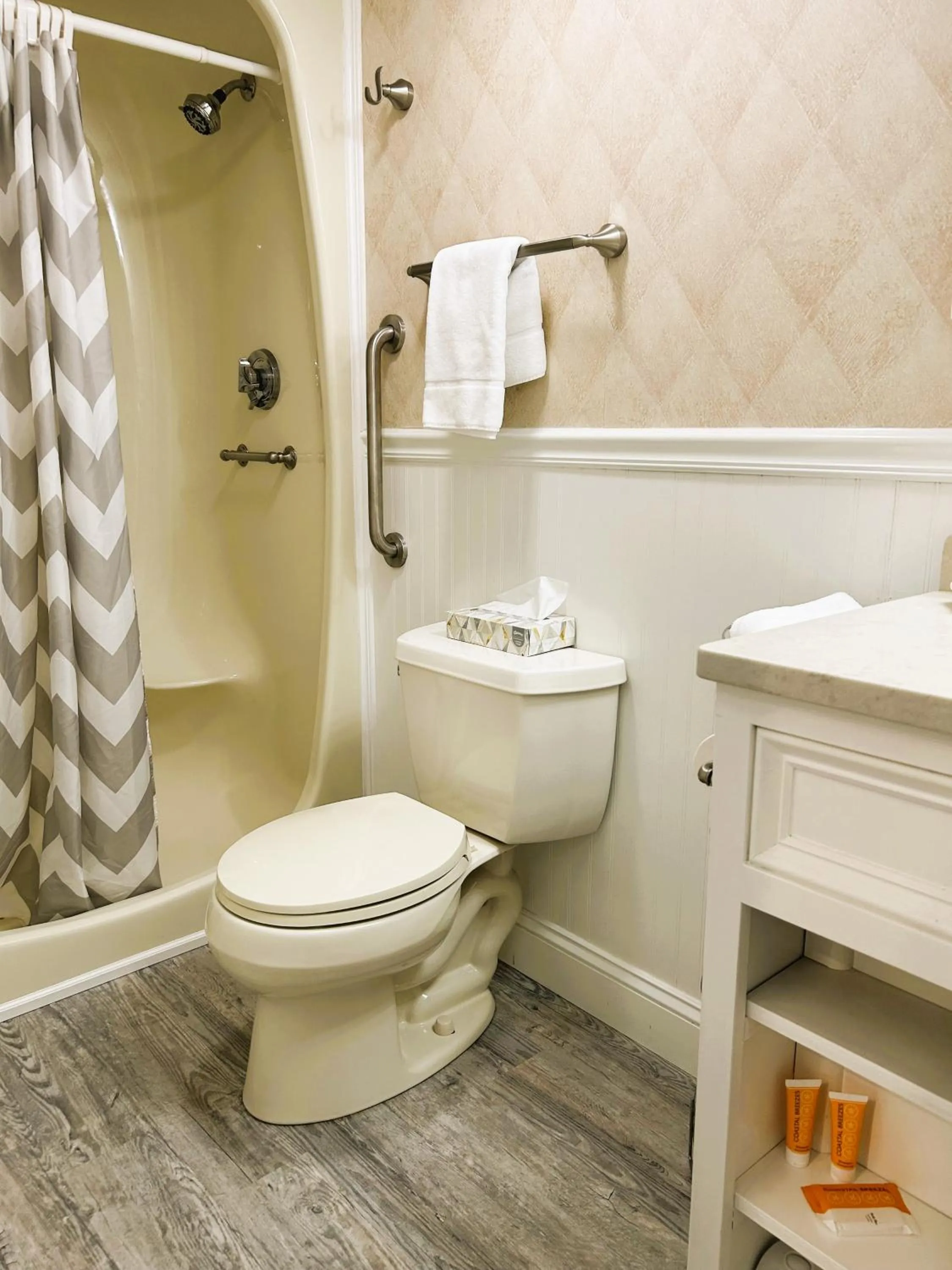 Bathroom in Falmouth Heights Motor Lodge