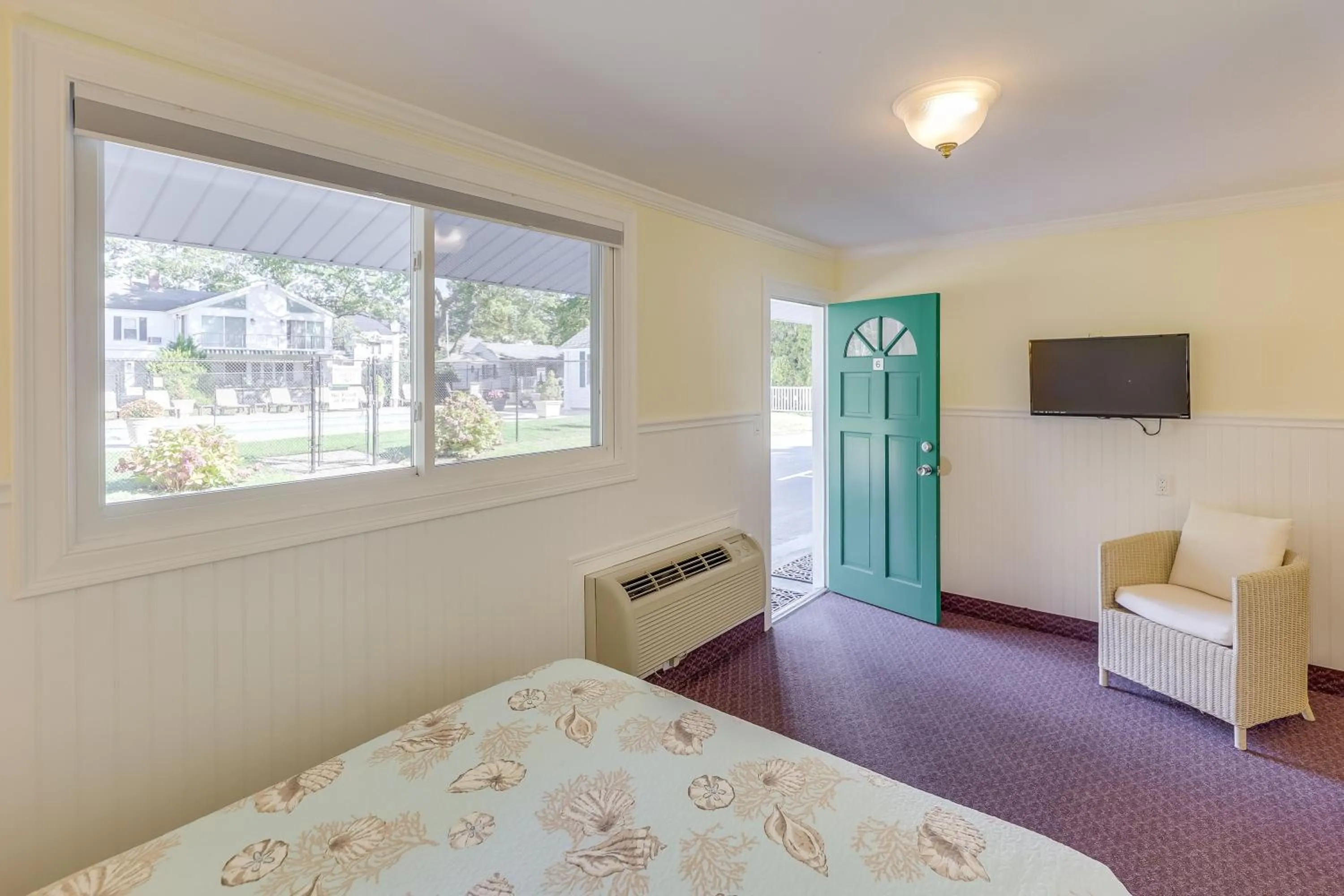 Property building, Bed in Falmouth Heights Motor Lodge