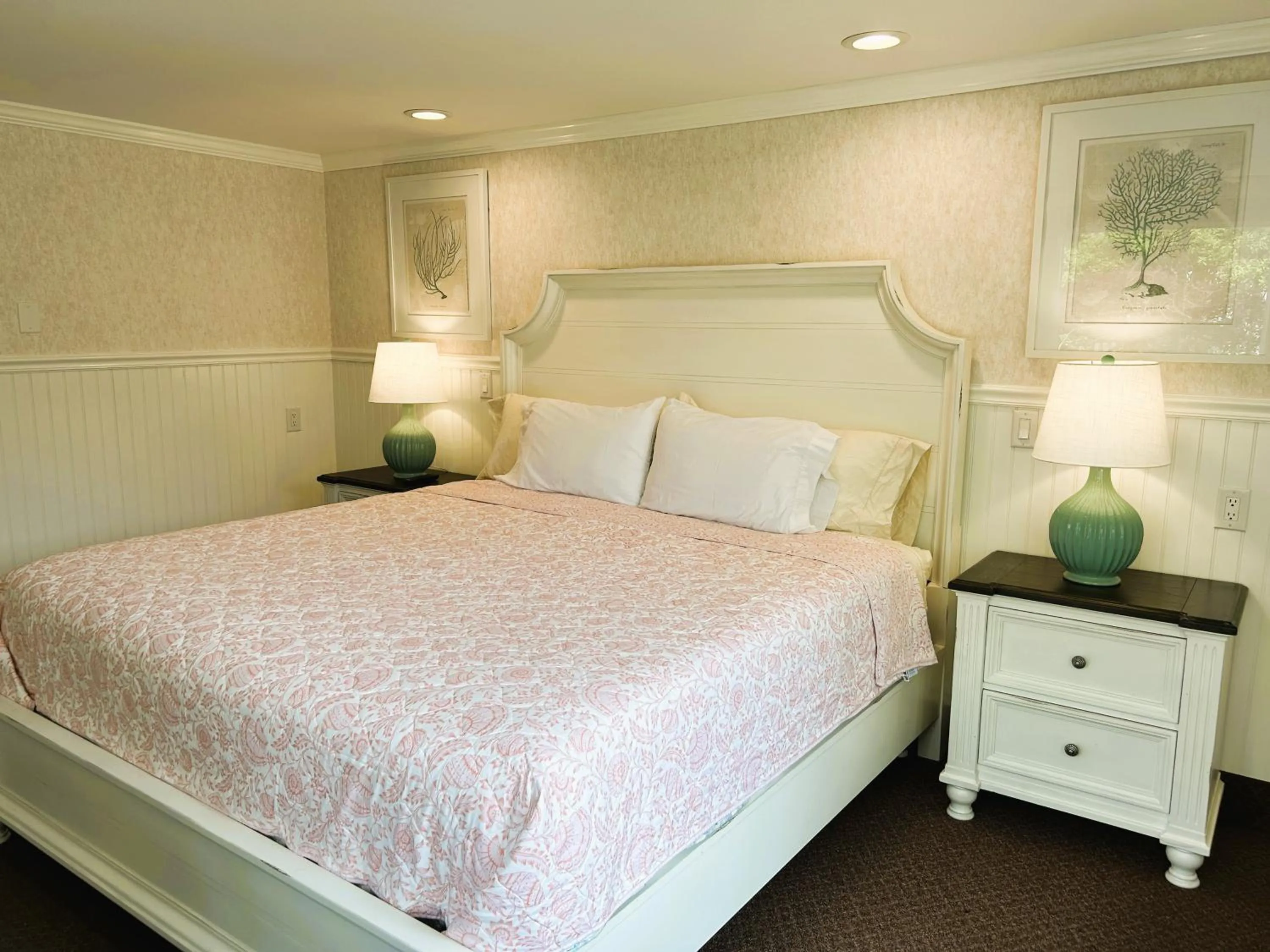 Bedroom, Bed in Falmouth Heights Motor Lodge