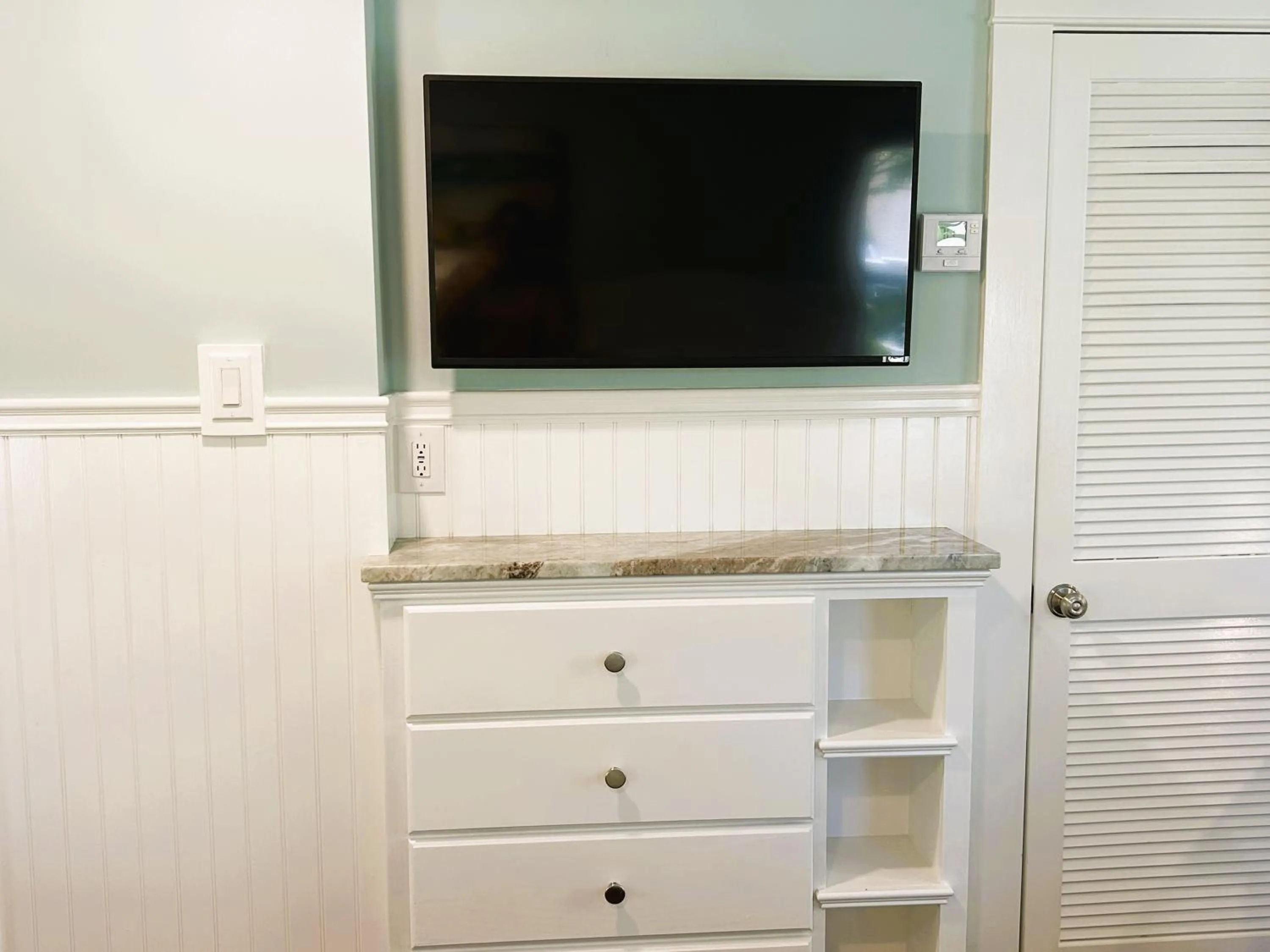 TV and multimedia in Falmouth Heights Motor Lodge