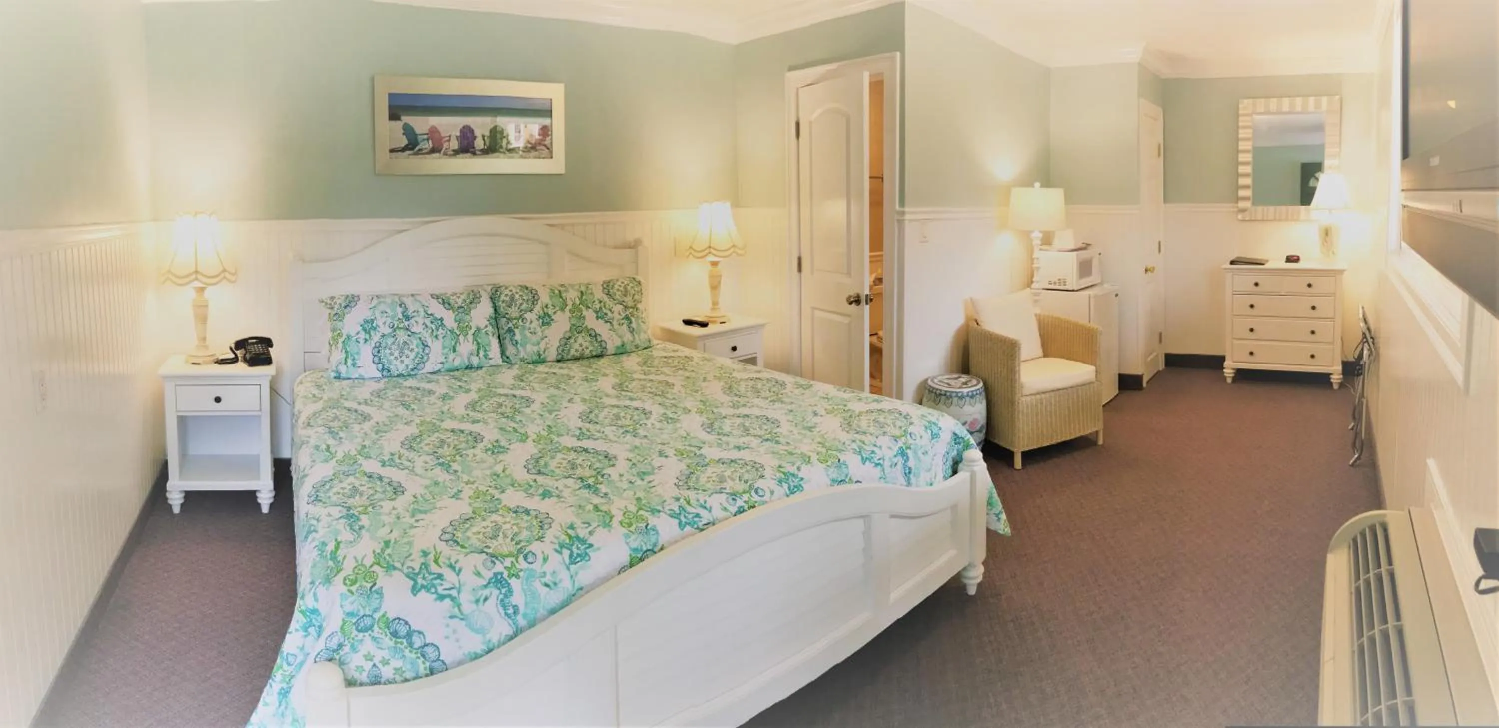 Photo of the whole room, Bed in Falmouth Heights Motor Lodge