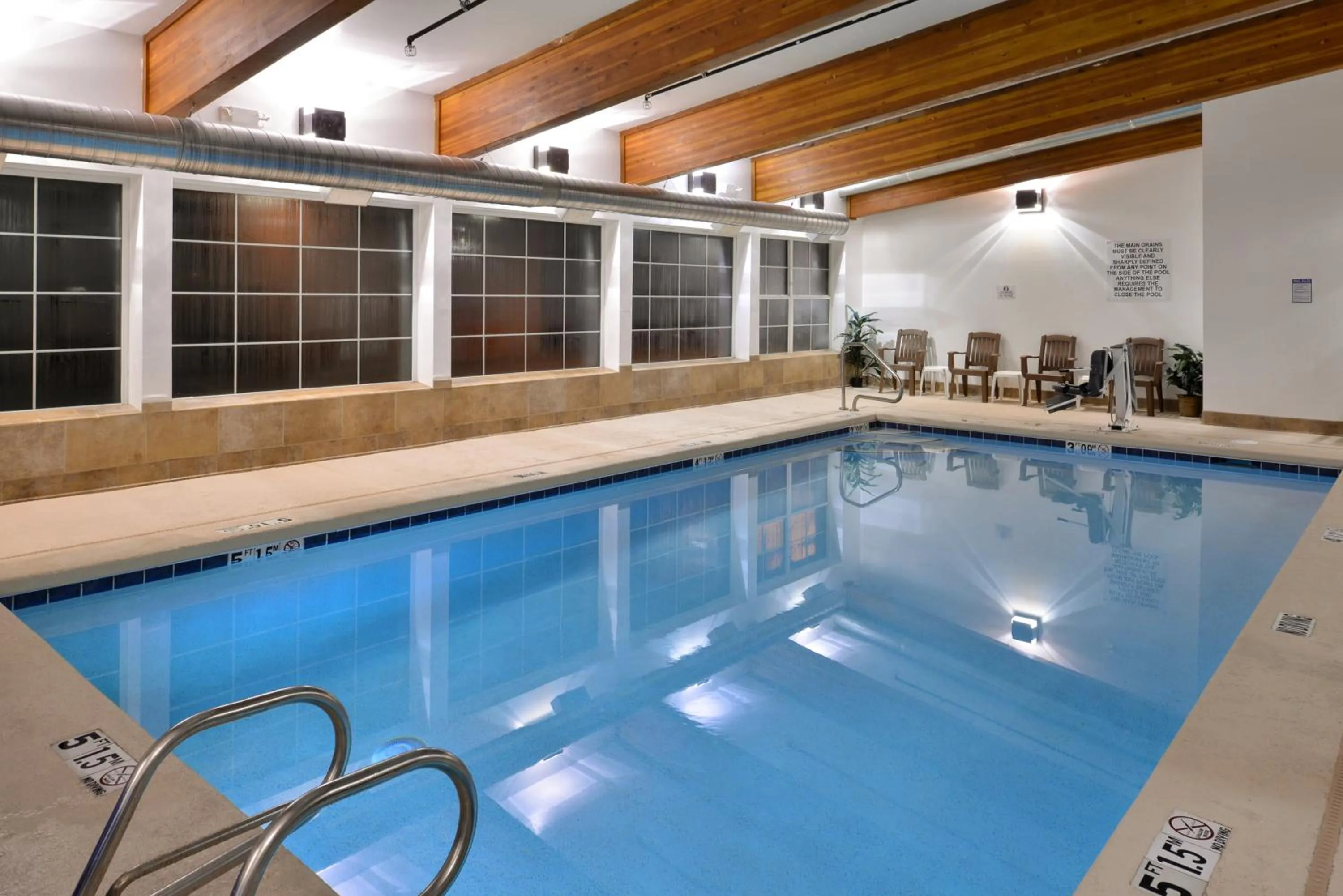 Swimming pool in Stage Coach Inn