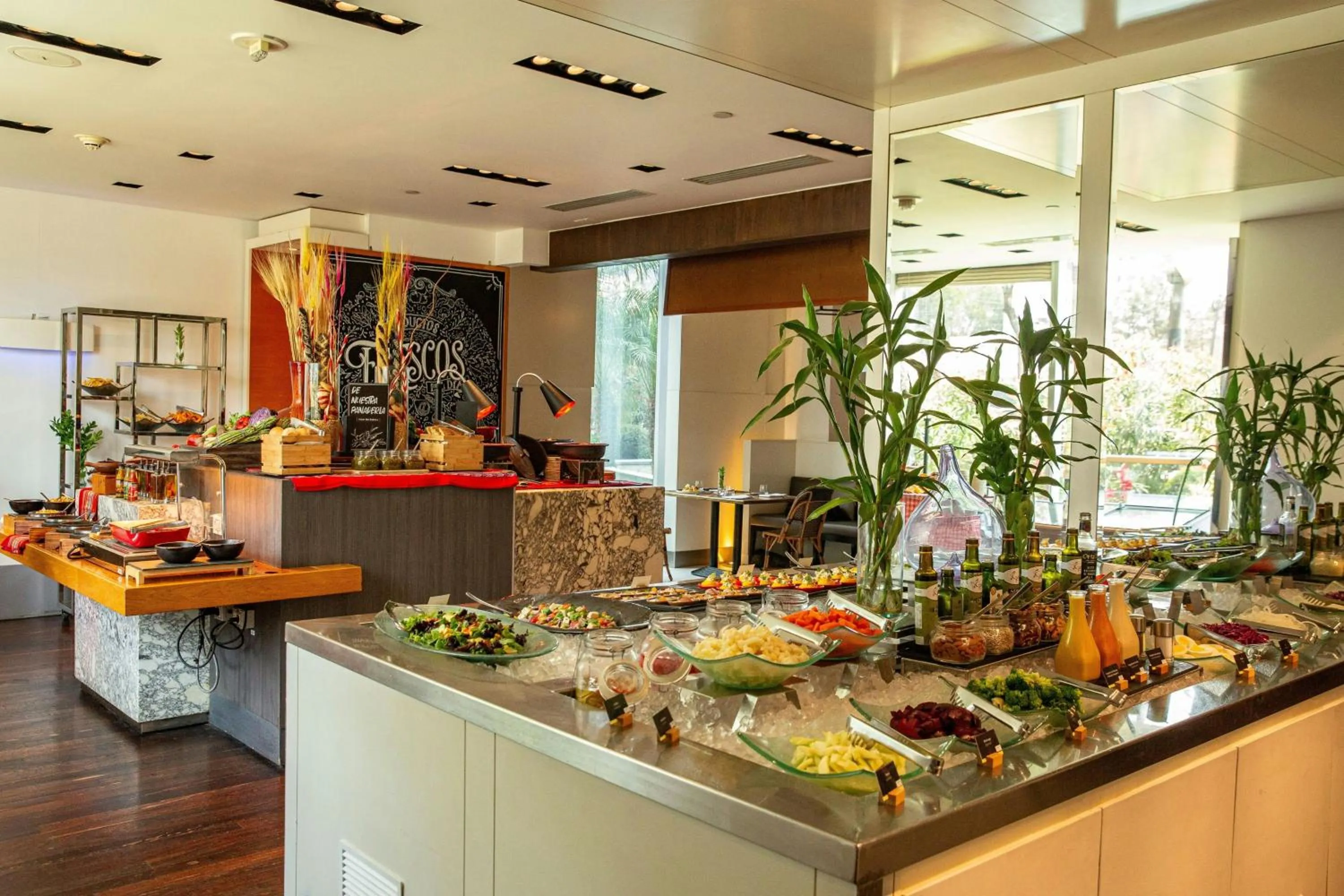 Restaurant/places to eat in The Westin Lima Hotel & Convention Center