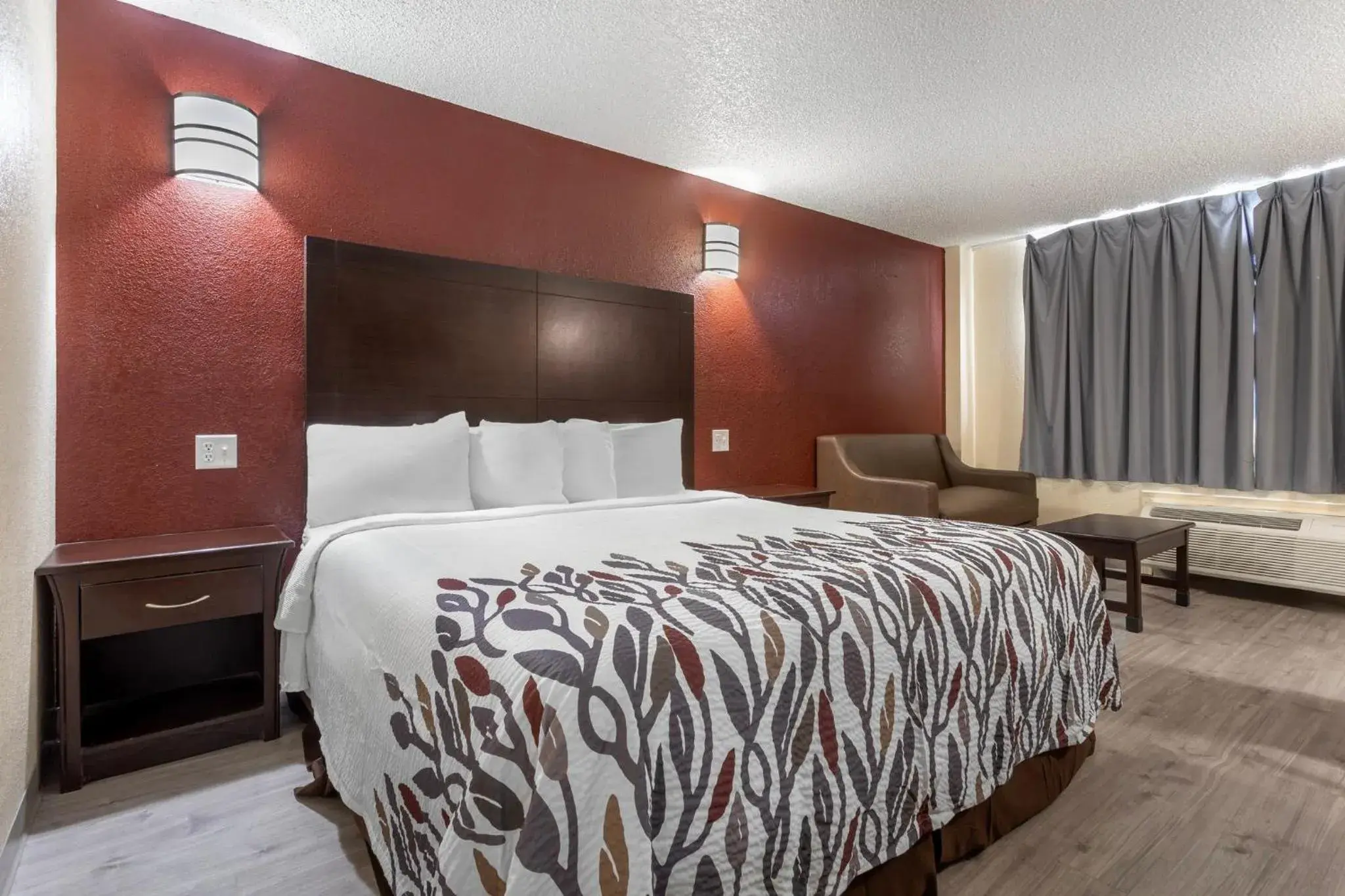 Photo of the whole room, Bed in Red Roof Inn La Marque Photo of the whole room, Bed in Red Roof Inn La Marque