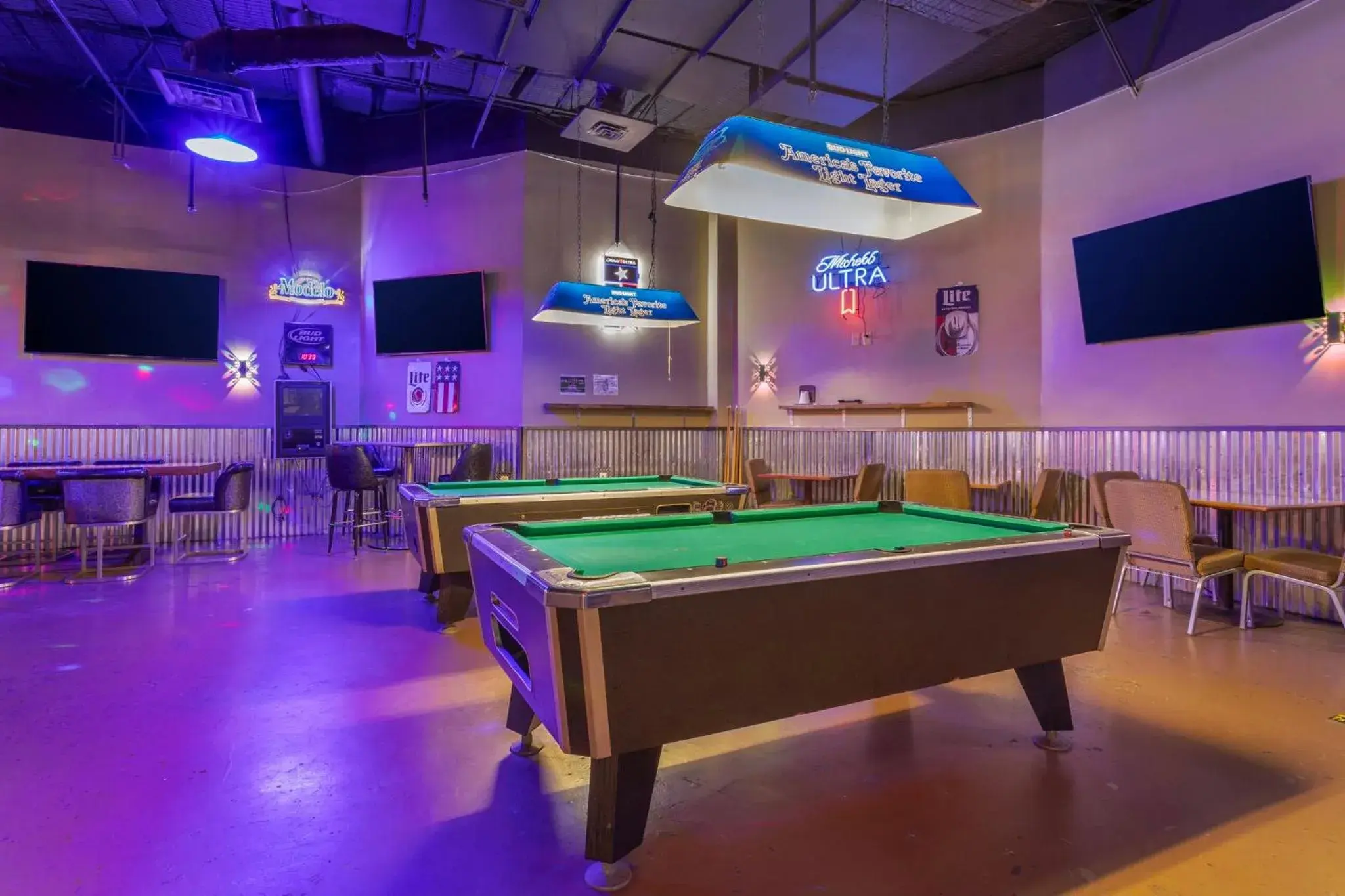 Lounge or bar in Red Roof Inn La Marque Lounge or bar in Red Roof Inn La Marque