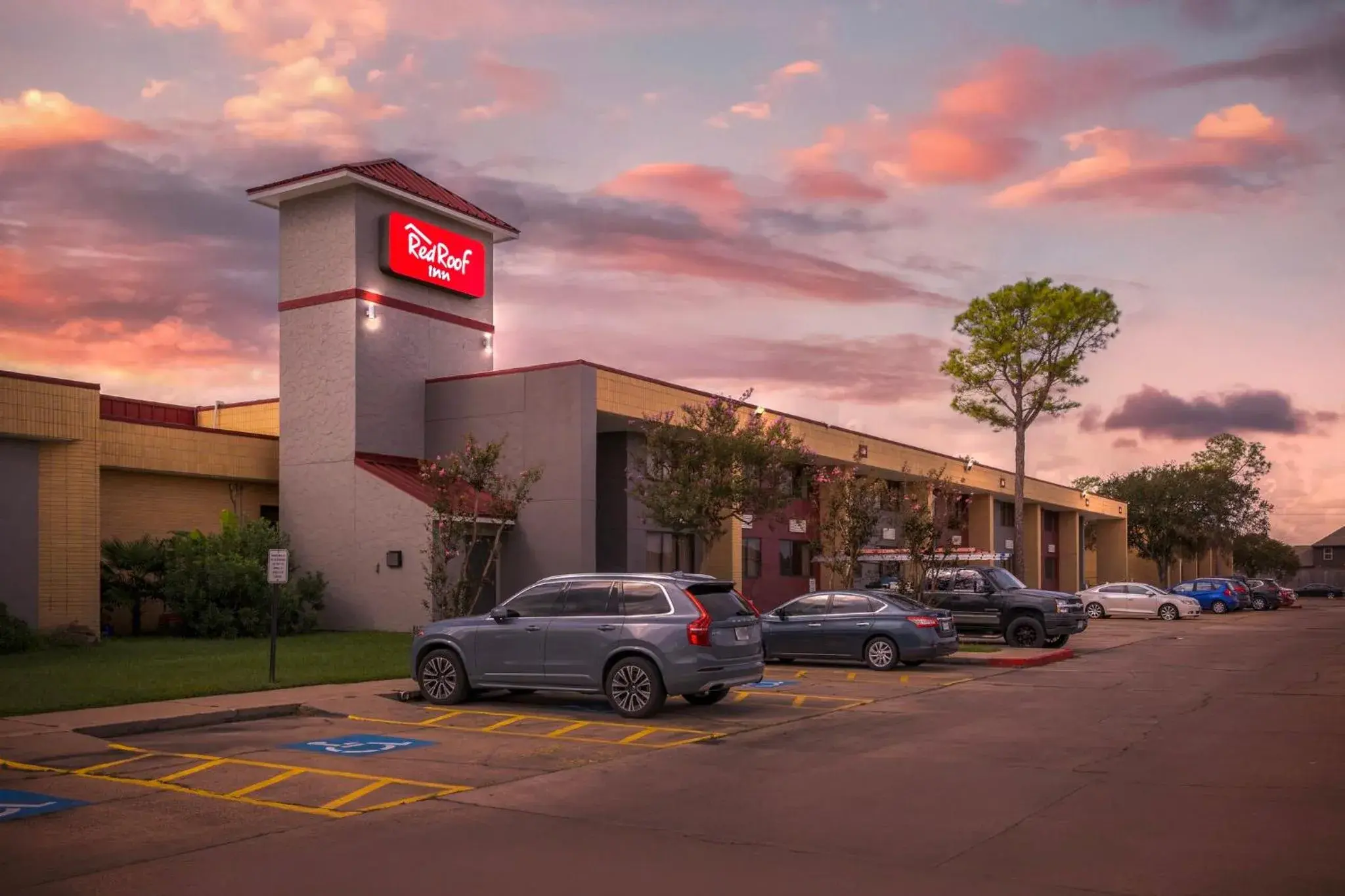 Property building in Red Roof Inn La Marque Property building in Red Roof Inn La Marque