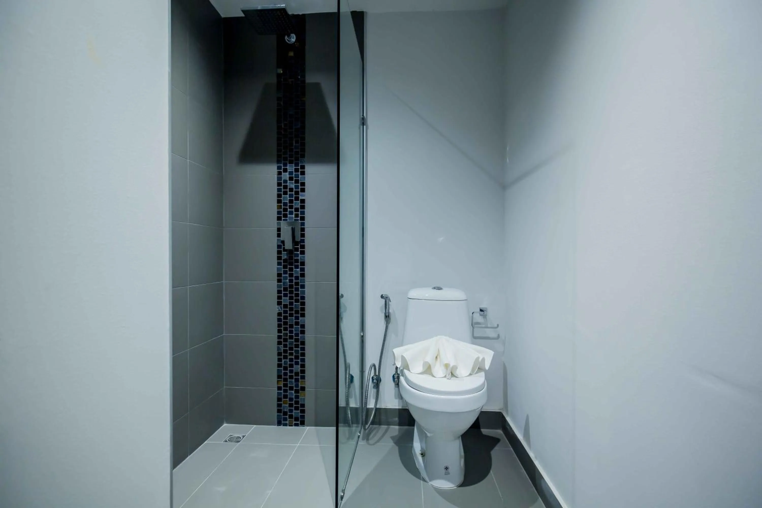 Shower in NOON Village Tower 1