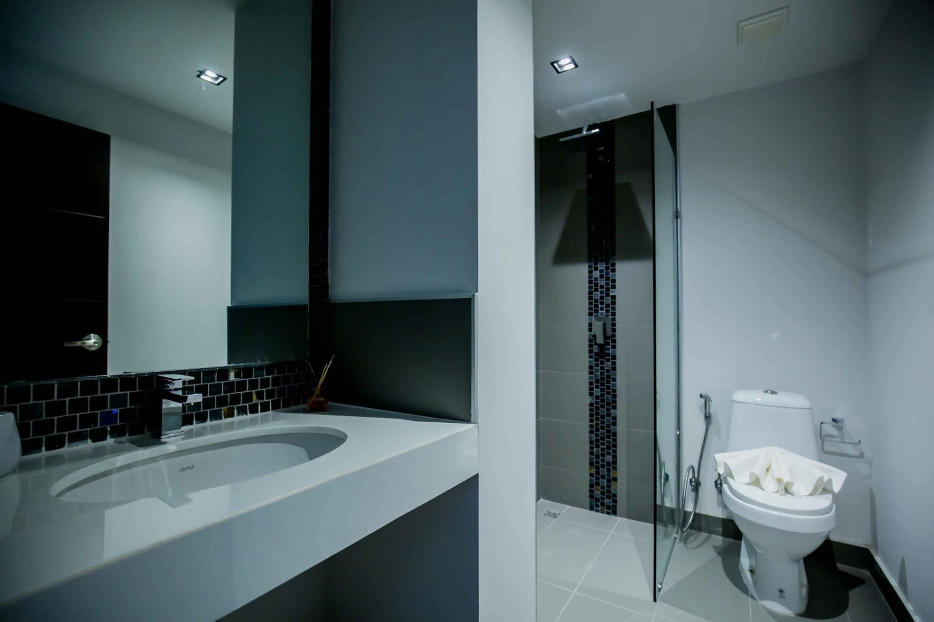 Shower in NOON Village Tower 1