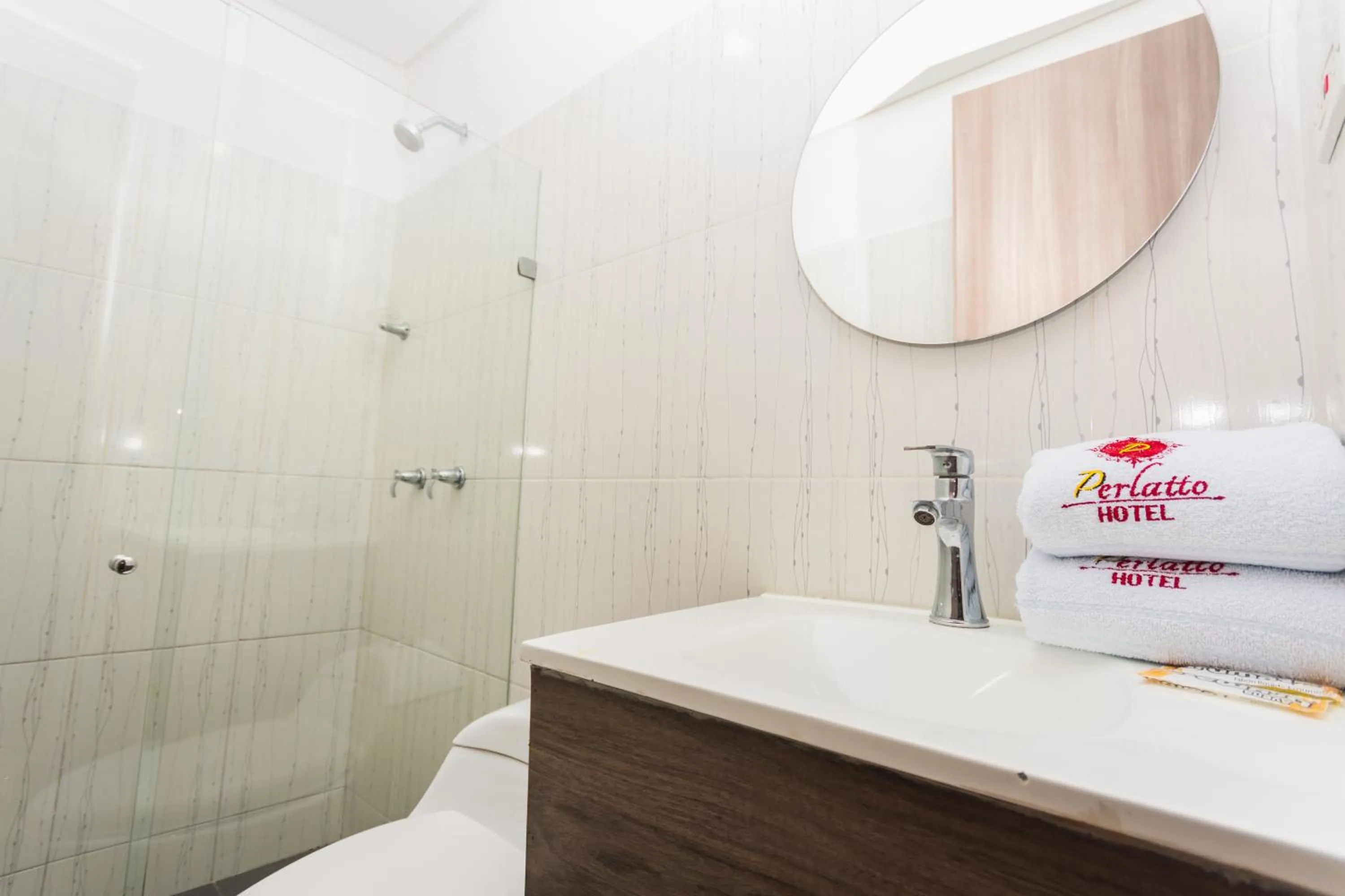 Bathroom in Hotel Perlatto