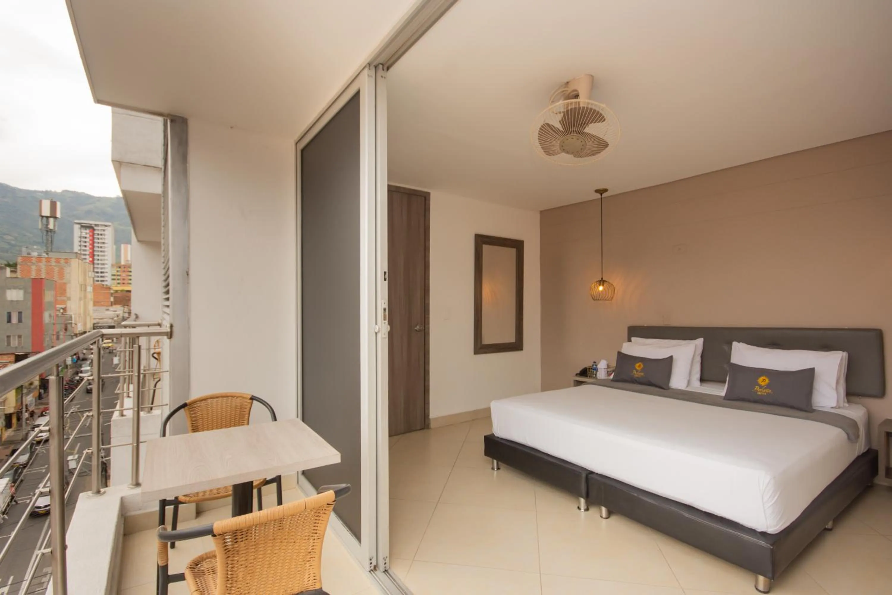 City view, Bed in Hotel Perlatto