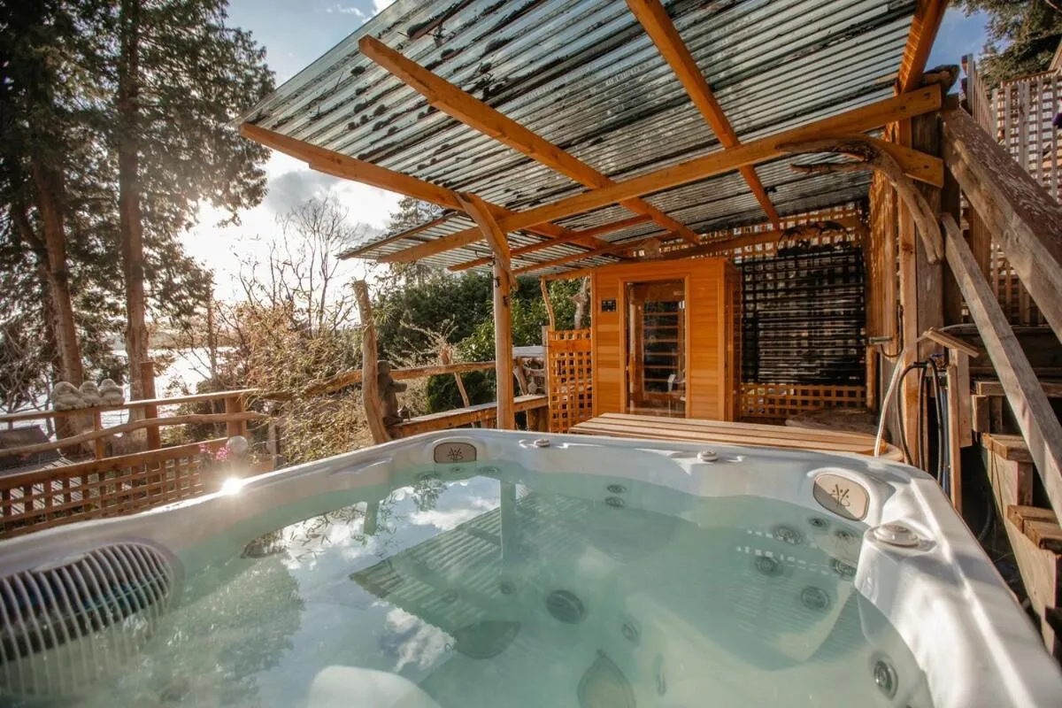 Halfmoon Haven Beach Cottage or Oceanview Suite