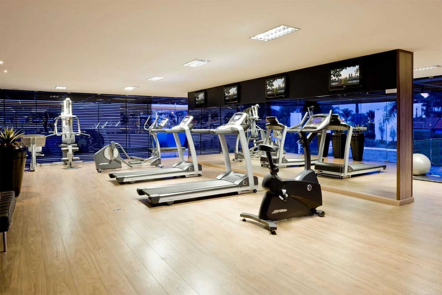 Fitness centre/facilities in Sia Park Executive Hotel