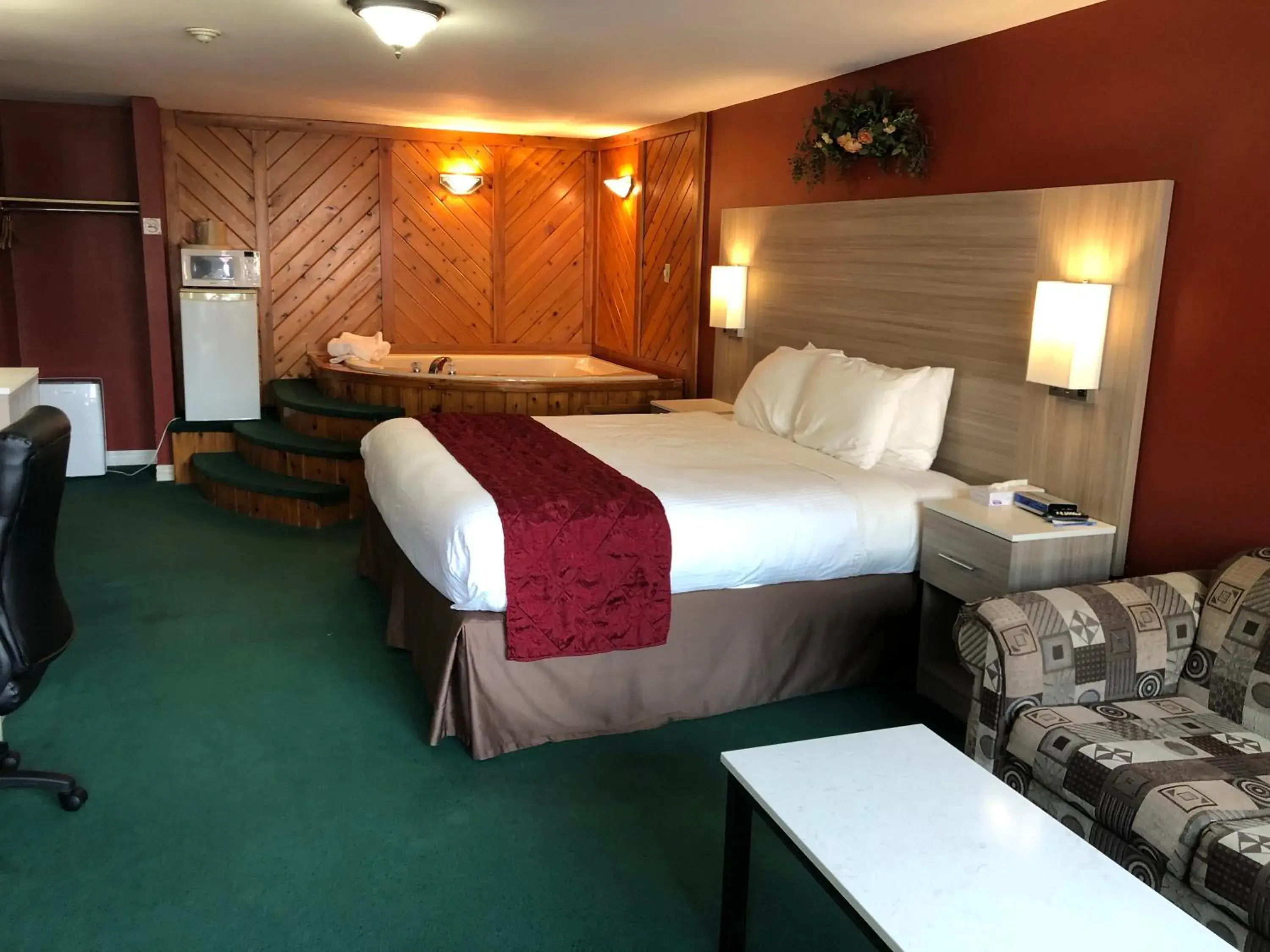 Bed in Knights Inn Huntsville Bed in Knights Inn Huntsville