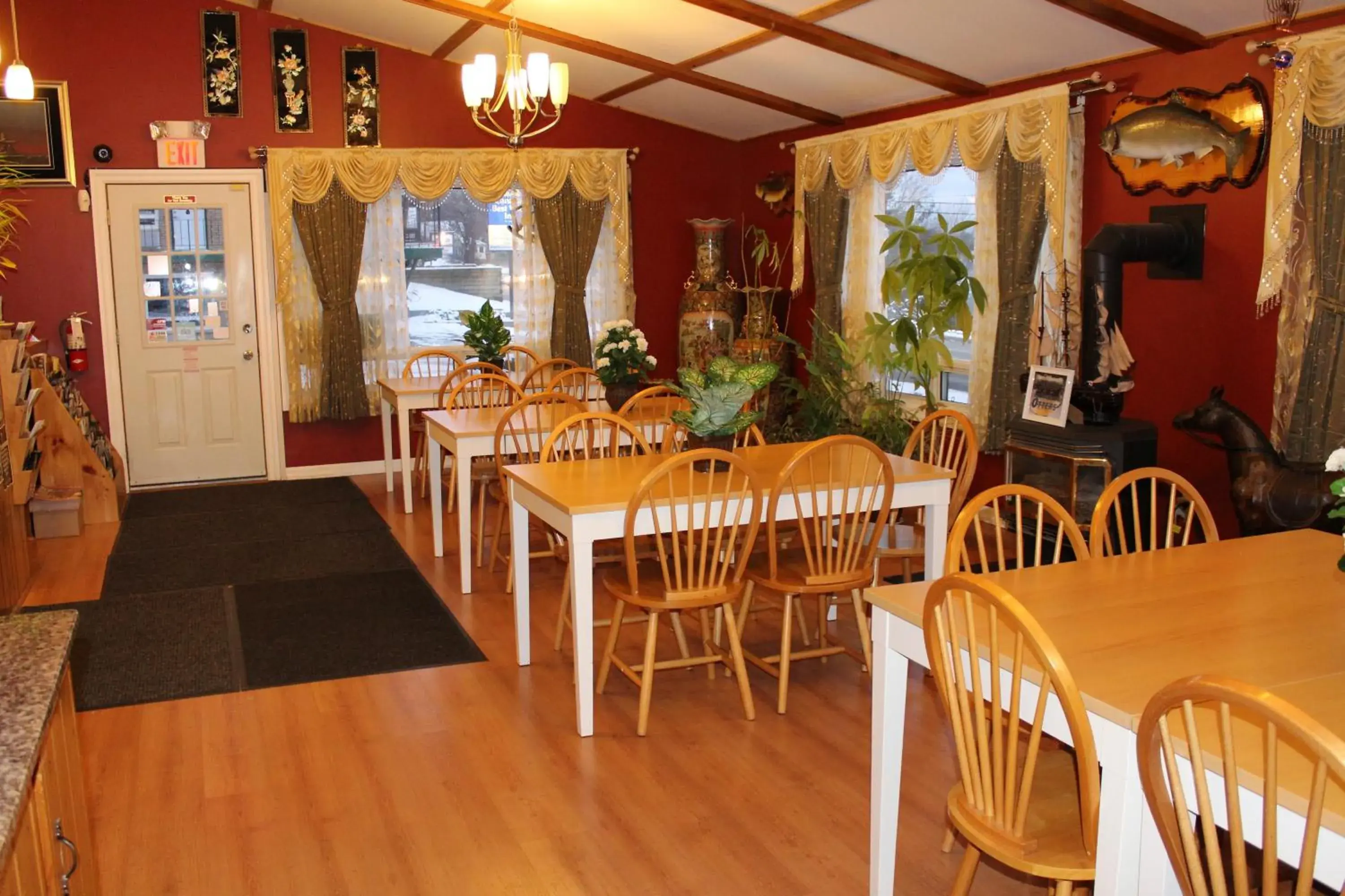 Restaurant/places to eat in Knights Inn Huntsville Restaurant/places to eat in Knights Inn Huntsville