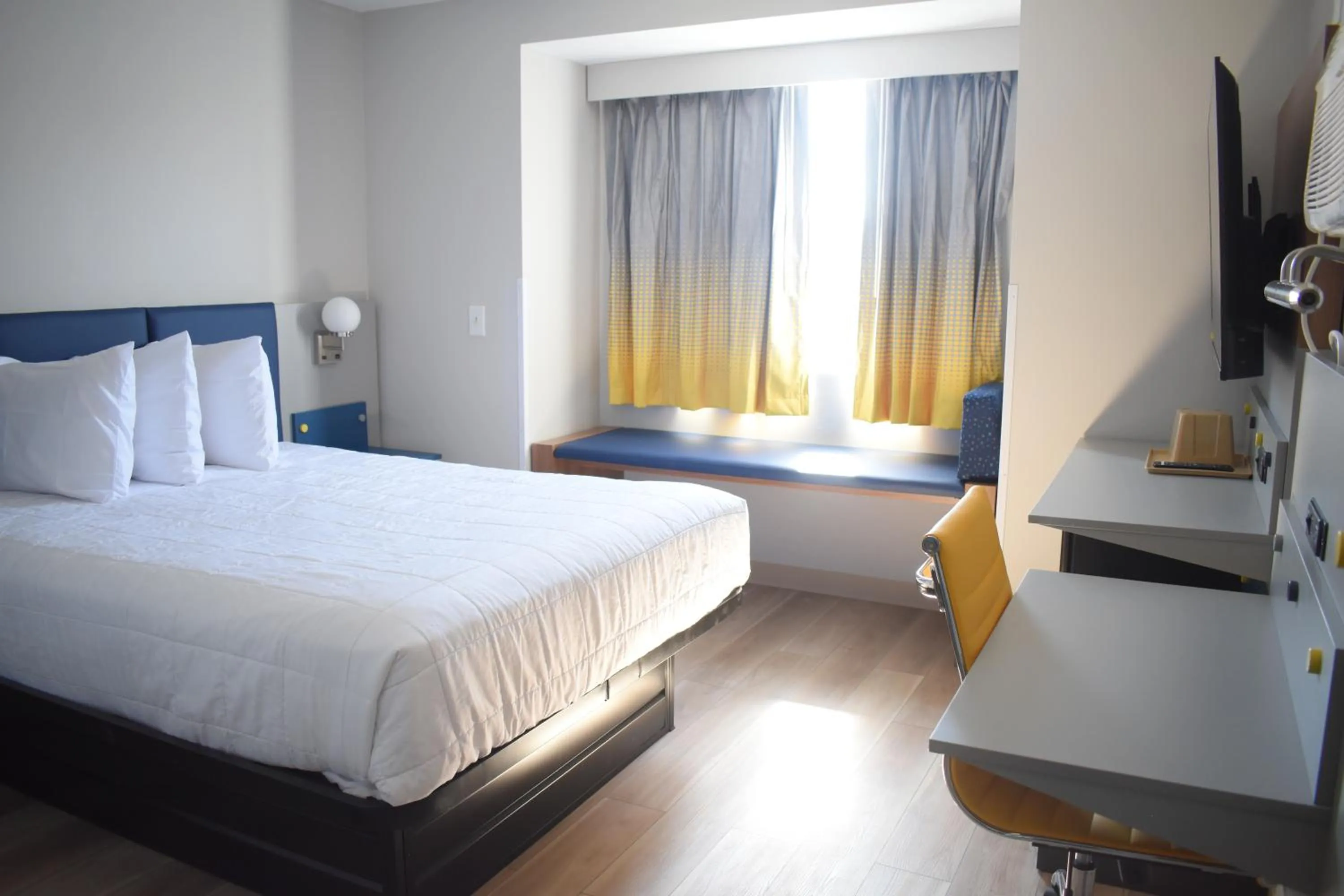 Photo of the whole room, Bed in Microtel Inn & Suites by Wyndham Norcross