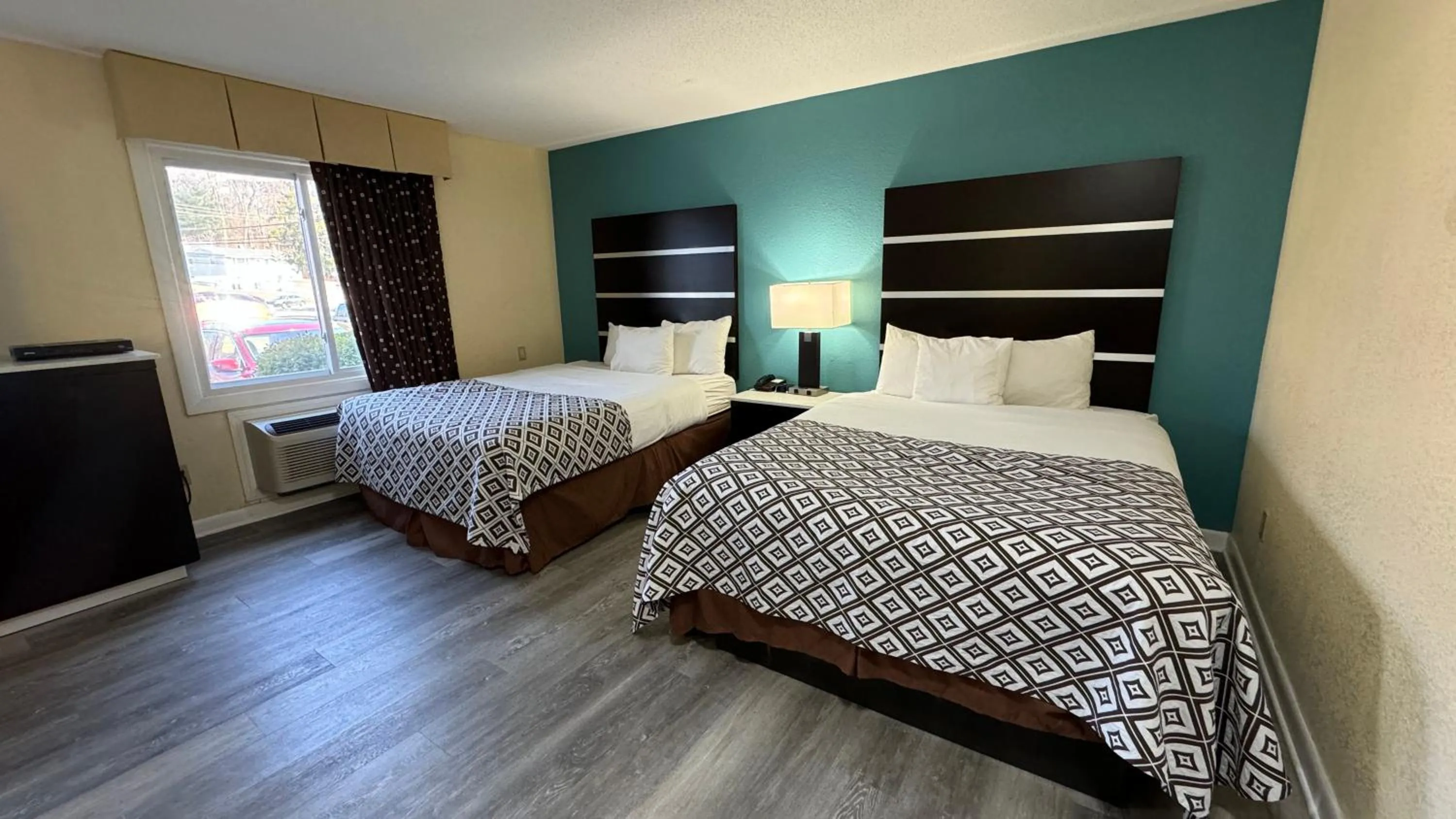 Bed in Americas Best Value Inn New London Mystic