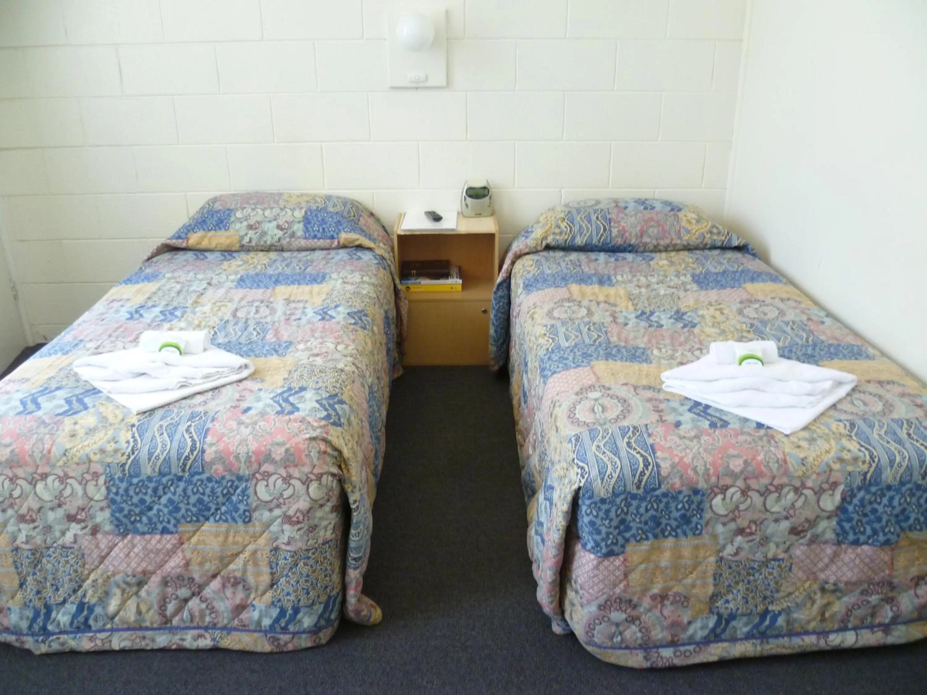 Photo of the whole room, Bed in Norfolk Motor Inn