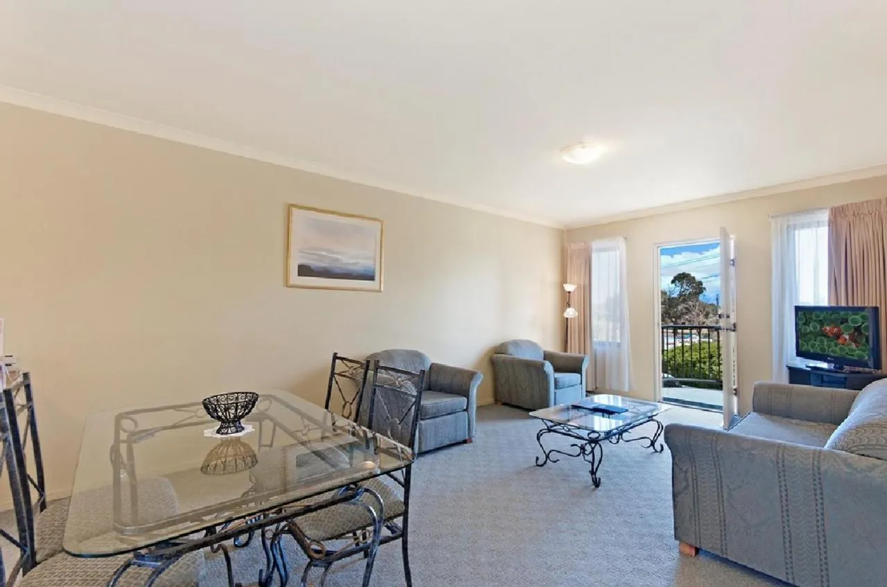 Living room, Seating Area in Hopkins House Motel and Apartments