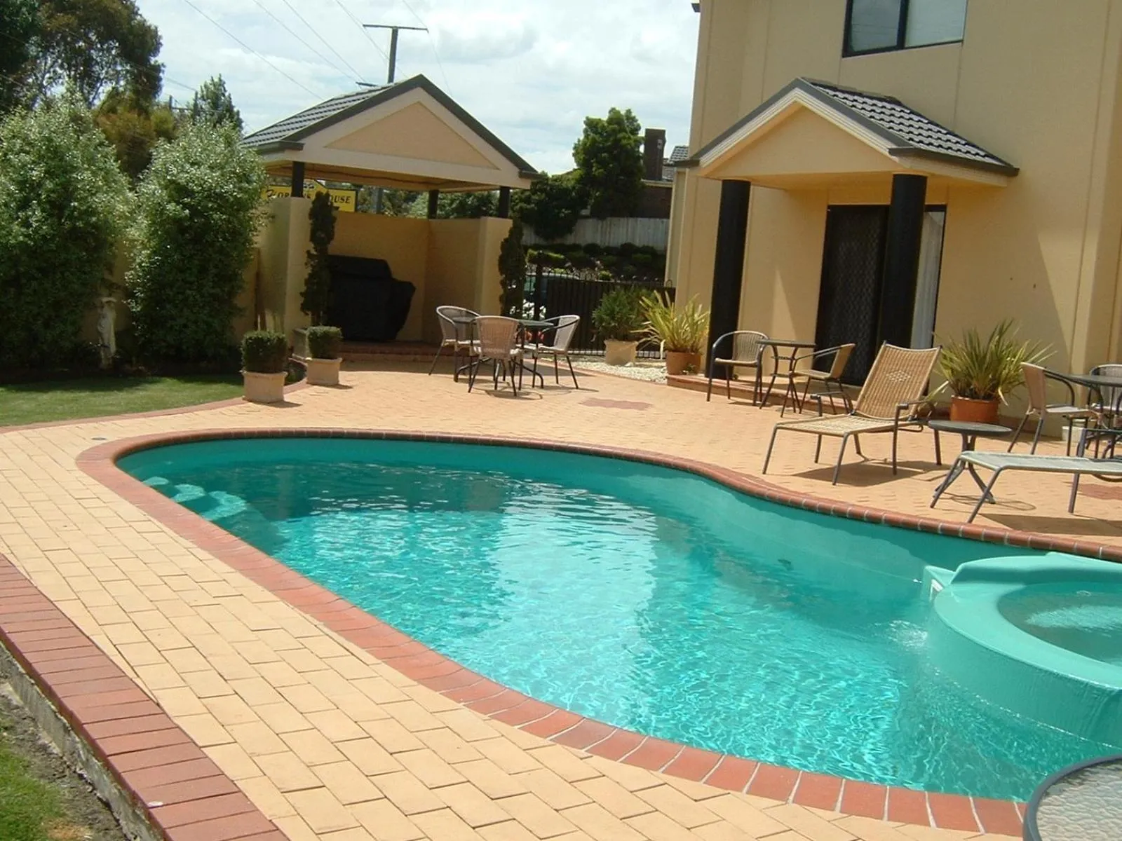 Swimming Pool in Hopkins House Motel and Apartments