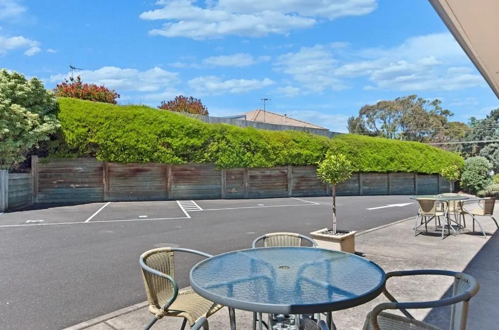 Facade/entrance, Patio/Outdoor Area in Hopkins House Motel and Apartments