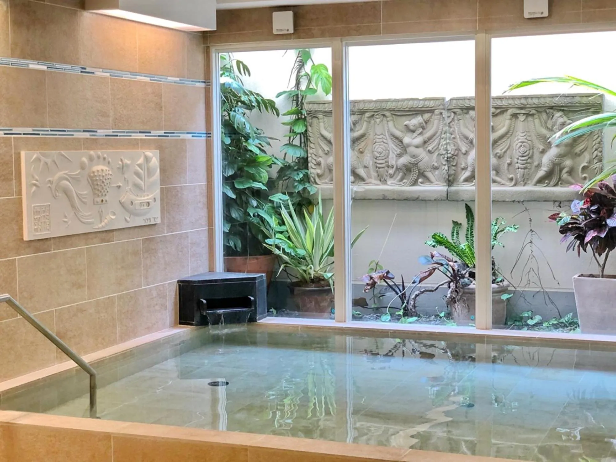 Hot Tub in Hotel Palm Royal Resort Kokusai Street