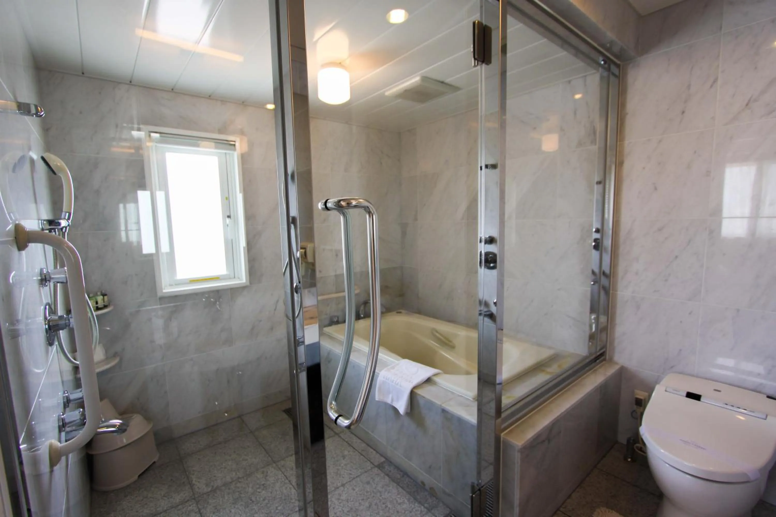 Toilet in Hotel Palm Royal Resort Kokusai Street