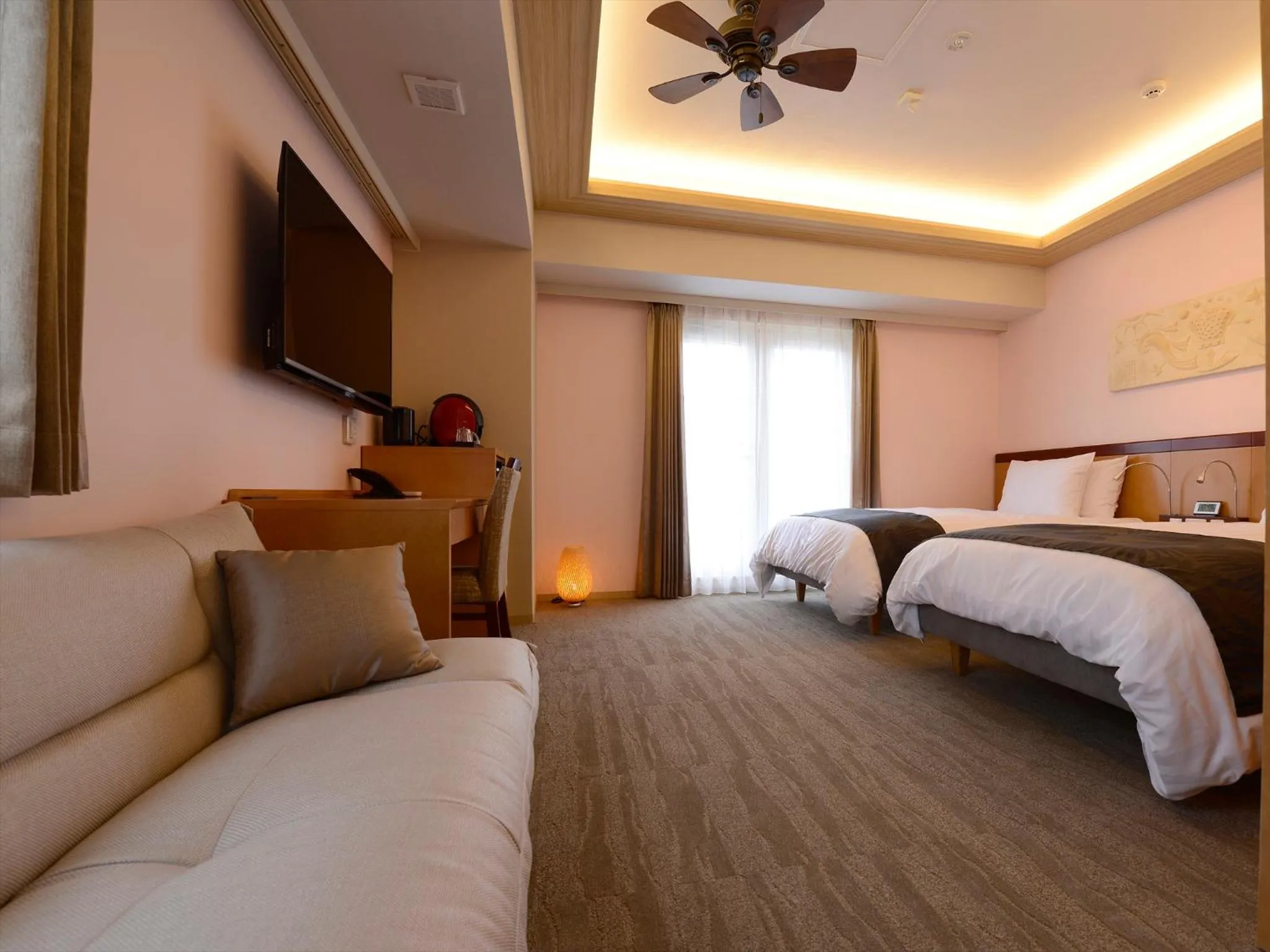 Photo of the whole room, Bed in Hotel Palm Royal Resort Kokusai Street