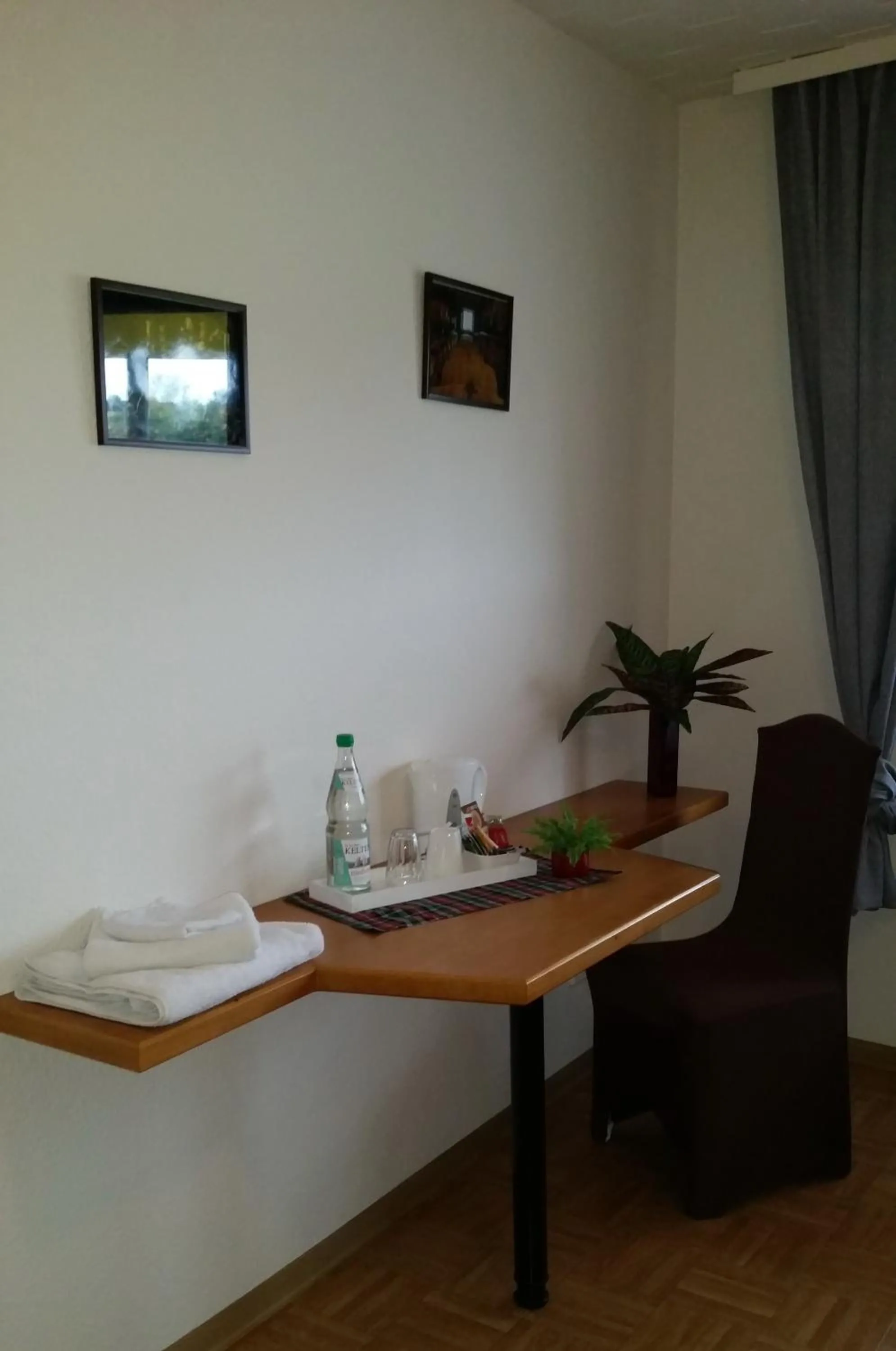 Photo of the whole room in Locvillare