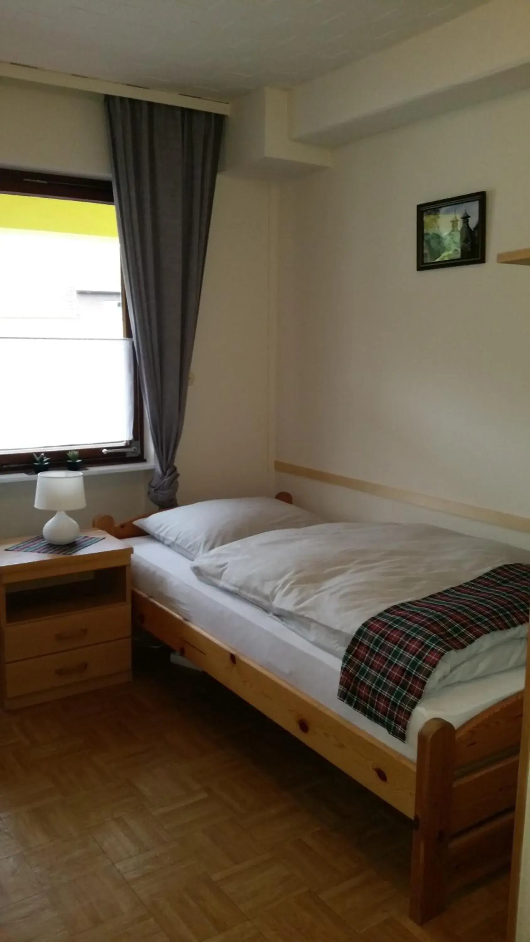 Standard Single Room with Shower - single occupancy in Locvillare Standard Single Room with Shower - single occupancy in Locvillare