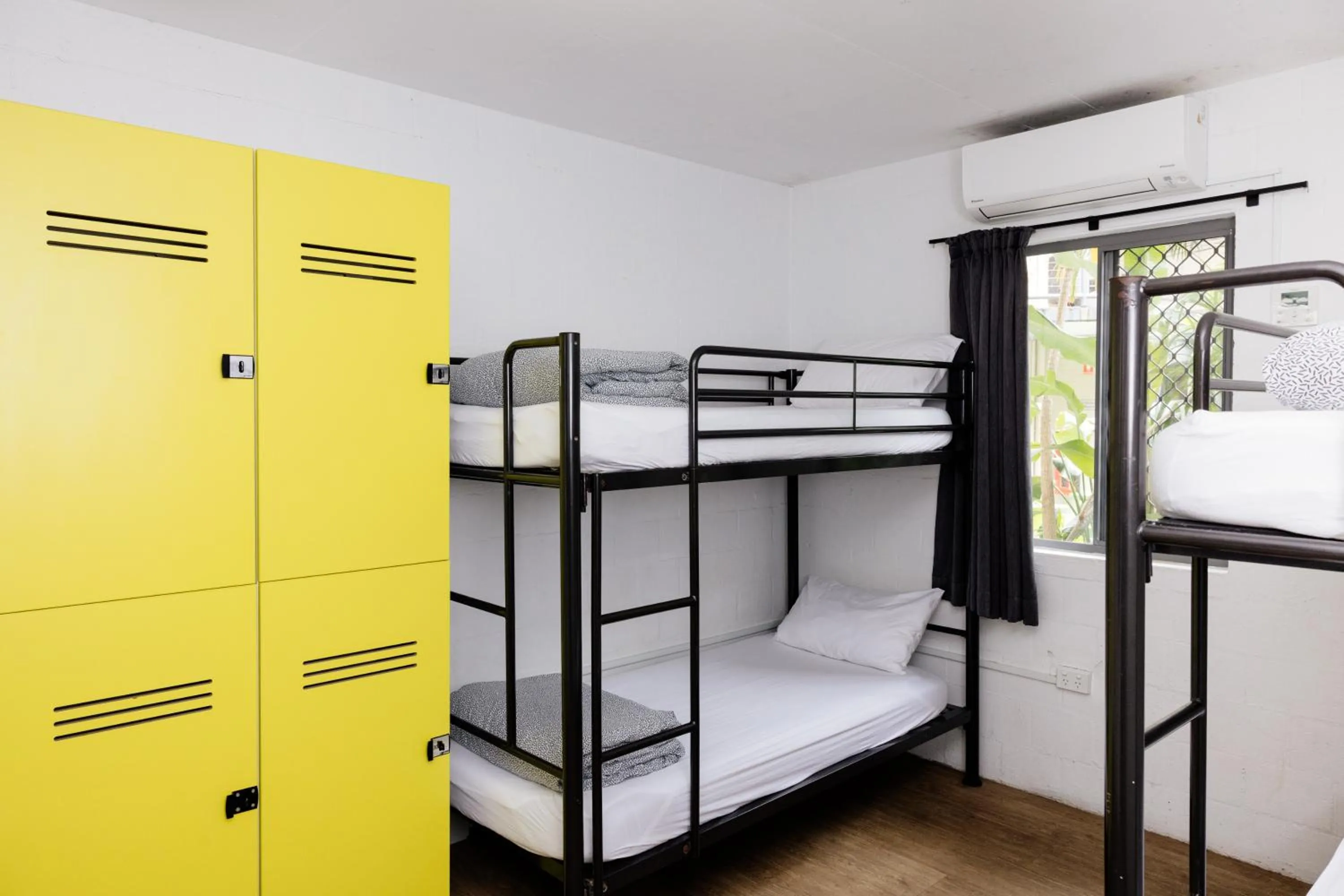 Bedroom, Bed in YHA Byron Bay