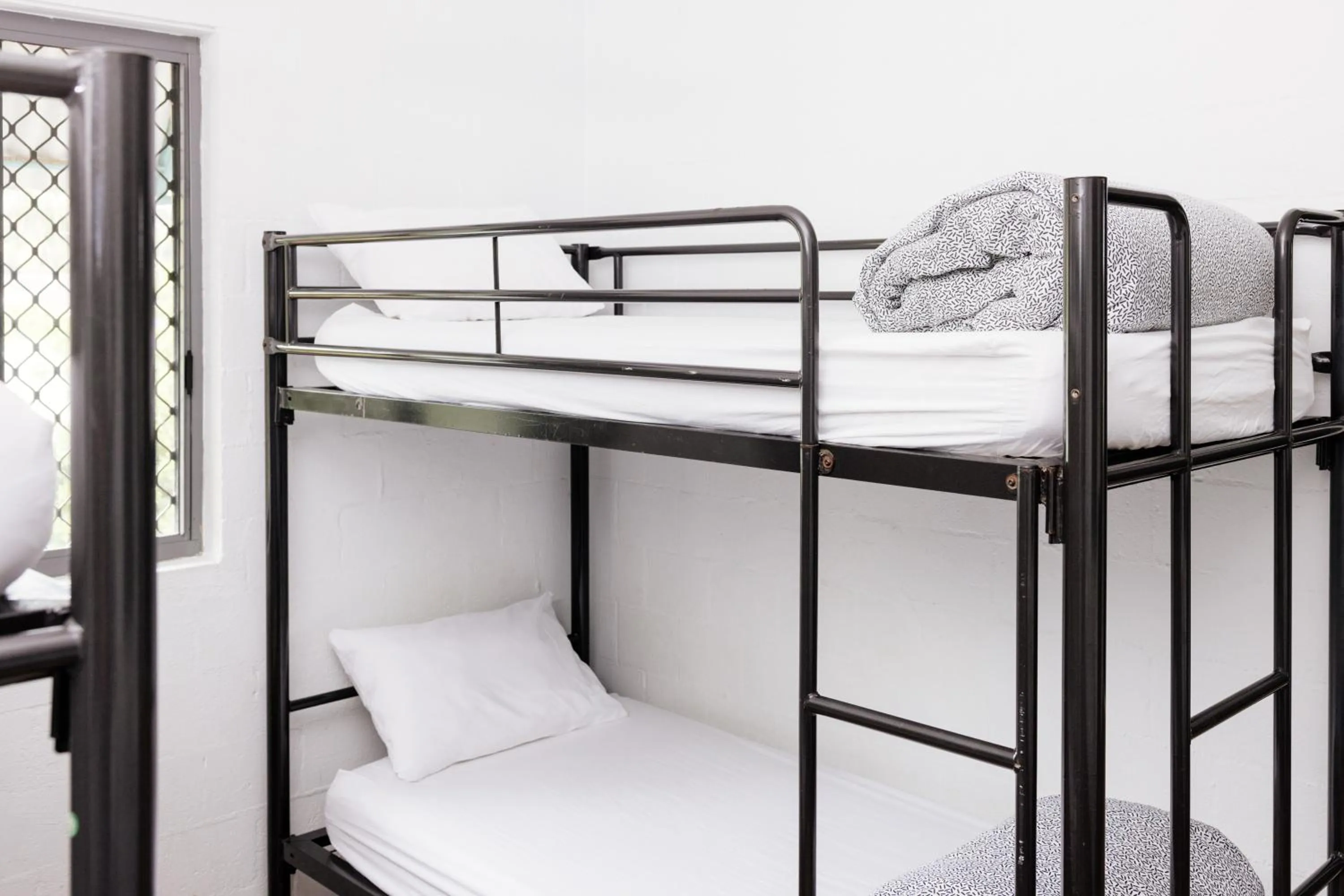 Bedroom, Bed in YHA Byron Bay