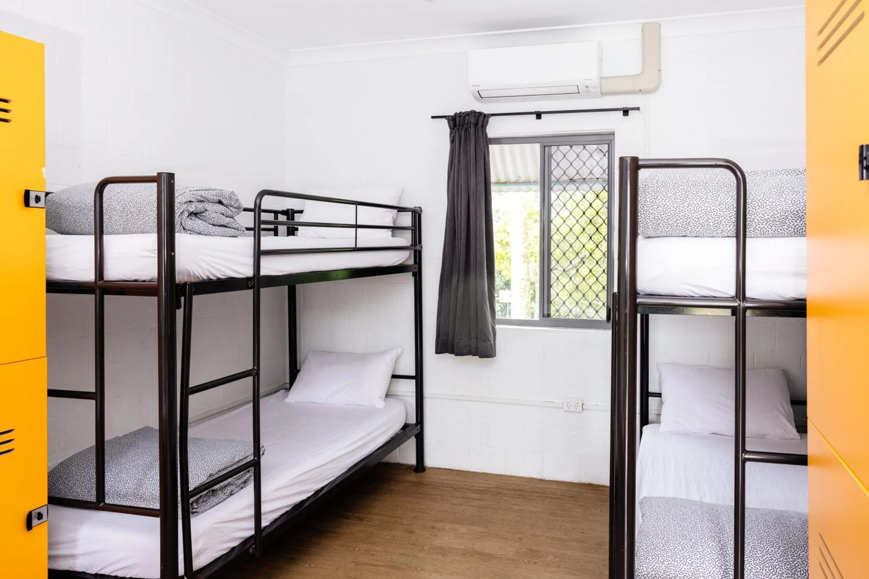 Bedroom, Bed in YHA Byron Bay