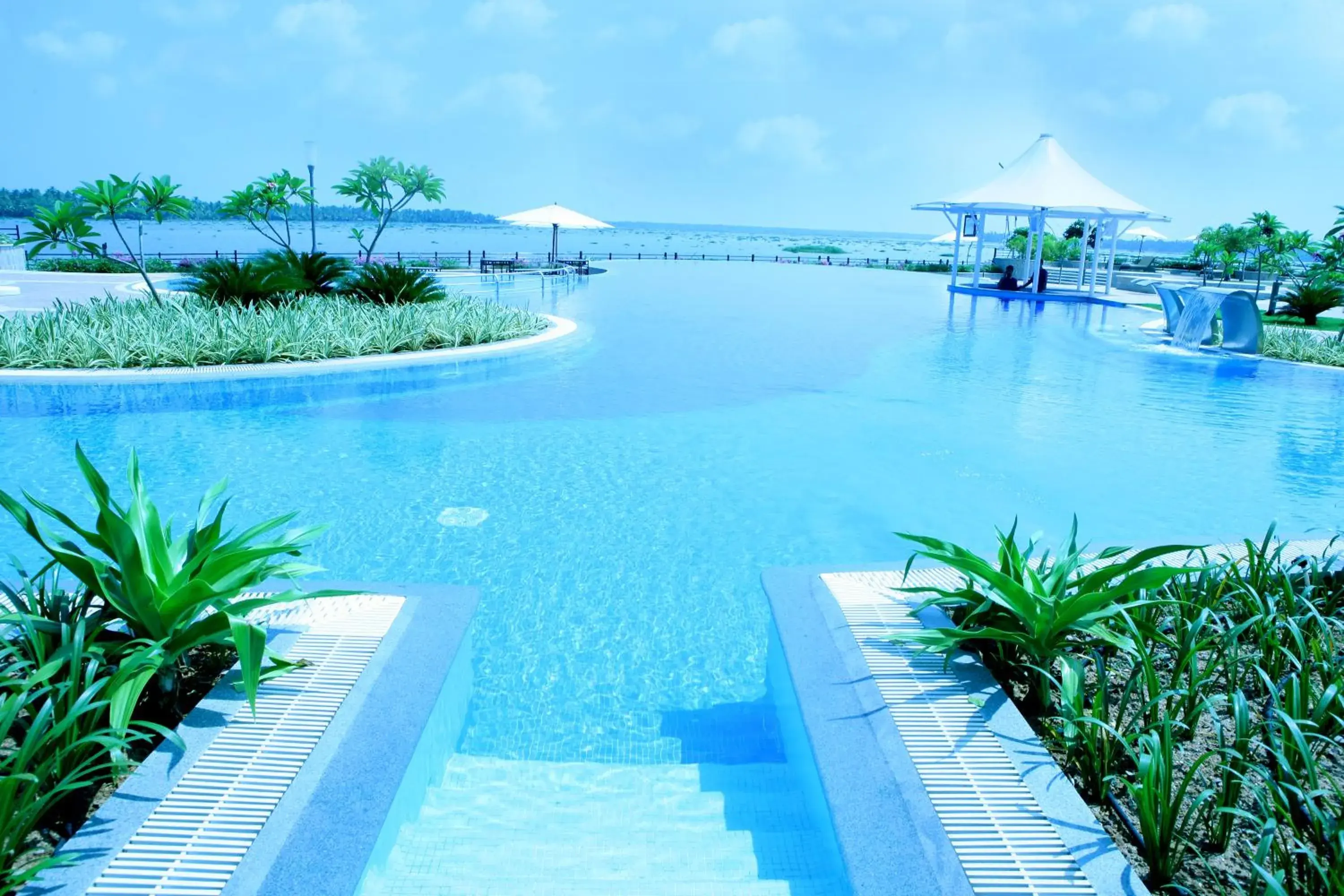 Swimming pool in Ramada Resort by Wyndham Kochi Swimming pool in Ramada Resort by Wyndham Kochi