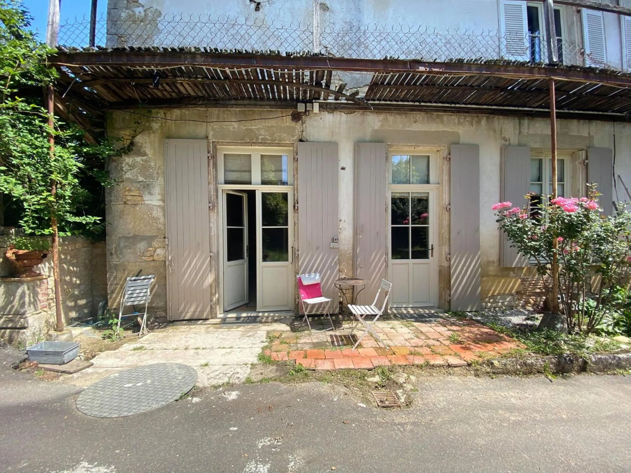 Facade/entrance in Eco Logis de Chantegrolle