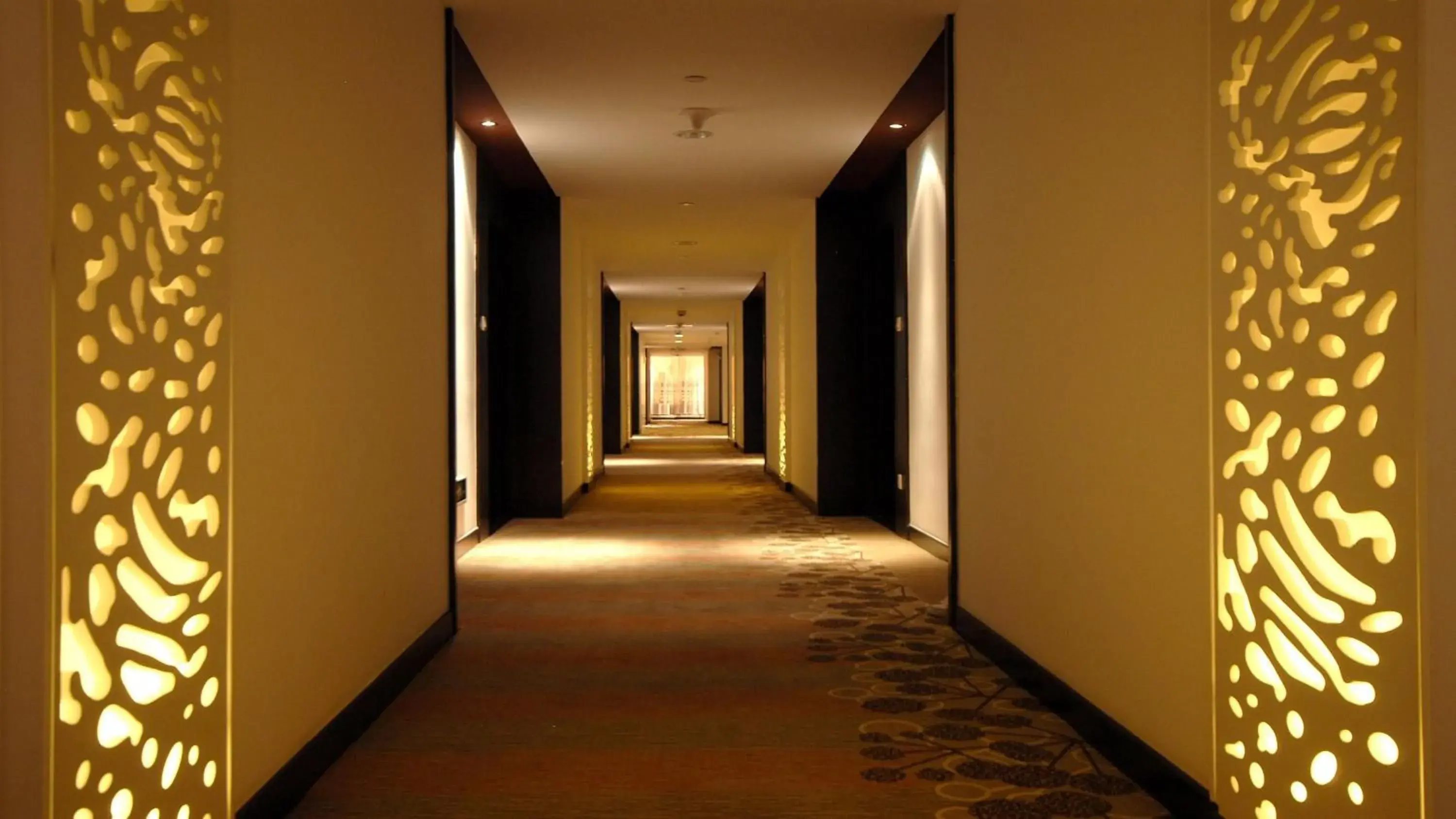 Lobby or reception in Holiday Inn Express Chengdu Gulou-Tianfu Square Chunxi Road Branch Lobby or reception in Holiday Inn Express Chengdu Gulou-Tianfu Square Chunxi Road Branch