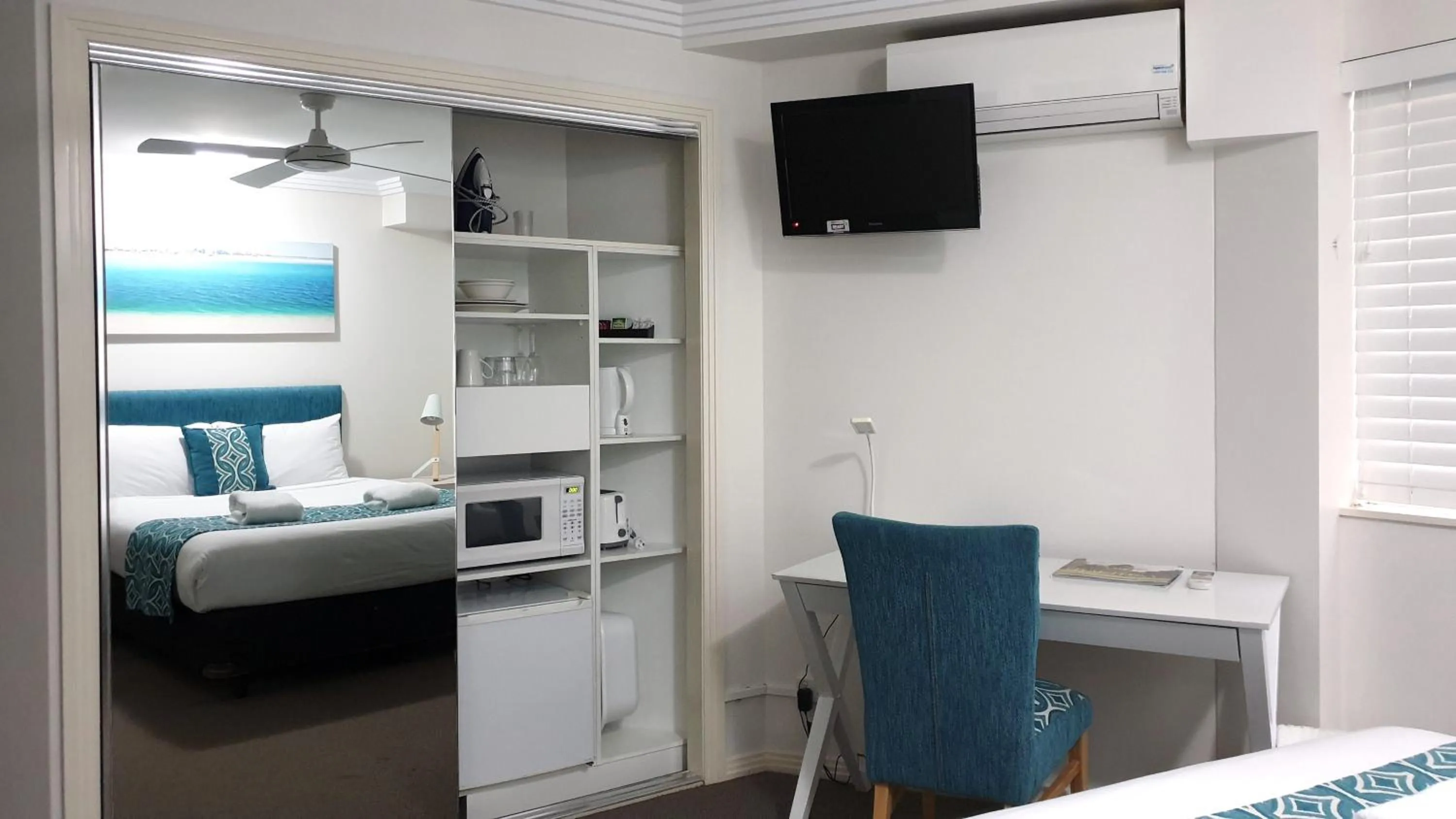 Coffee/tea facilities, Bed in Watermark Resort Caloundra