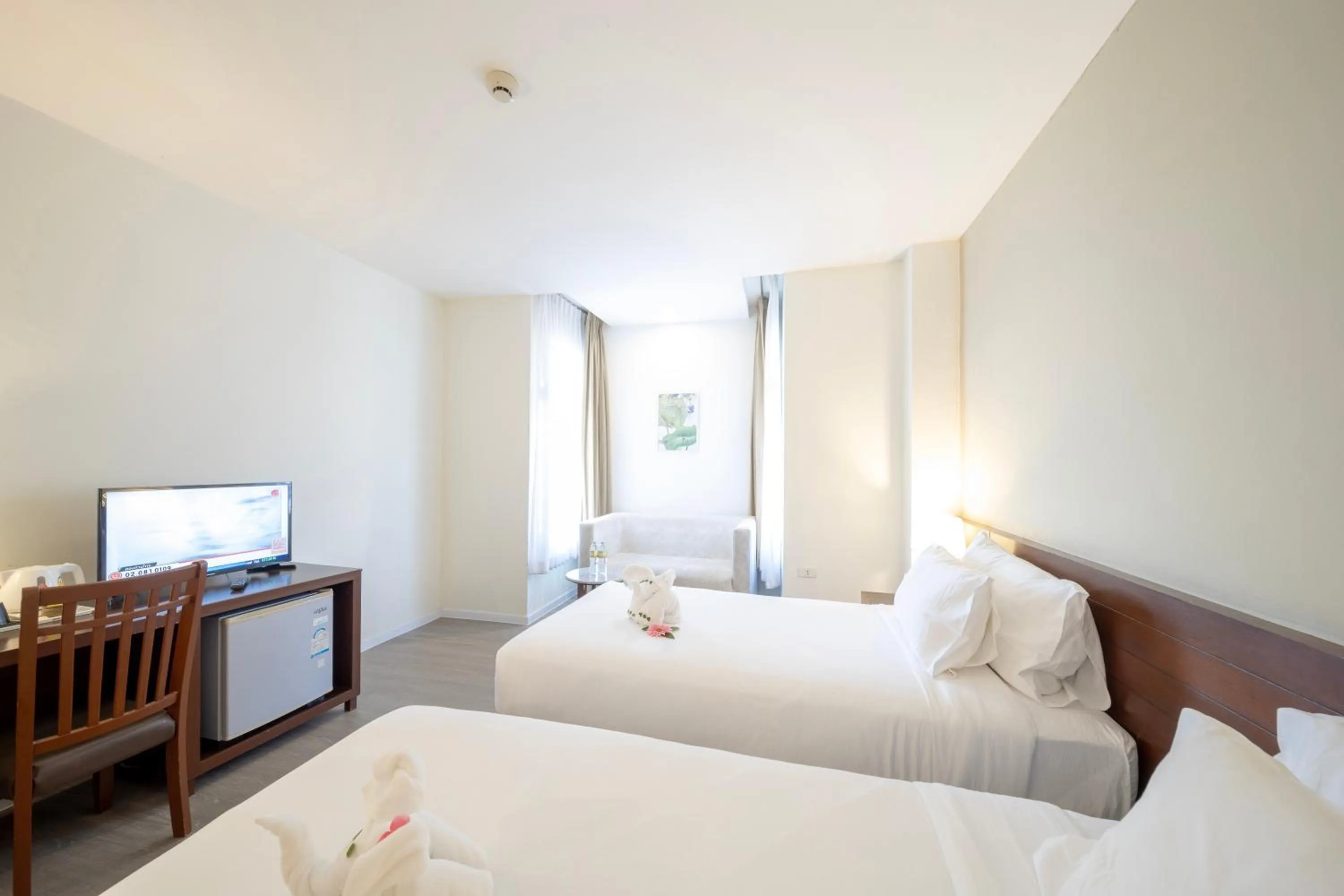 Bed in Golden Crown Grand Hotel