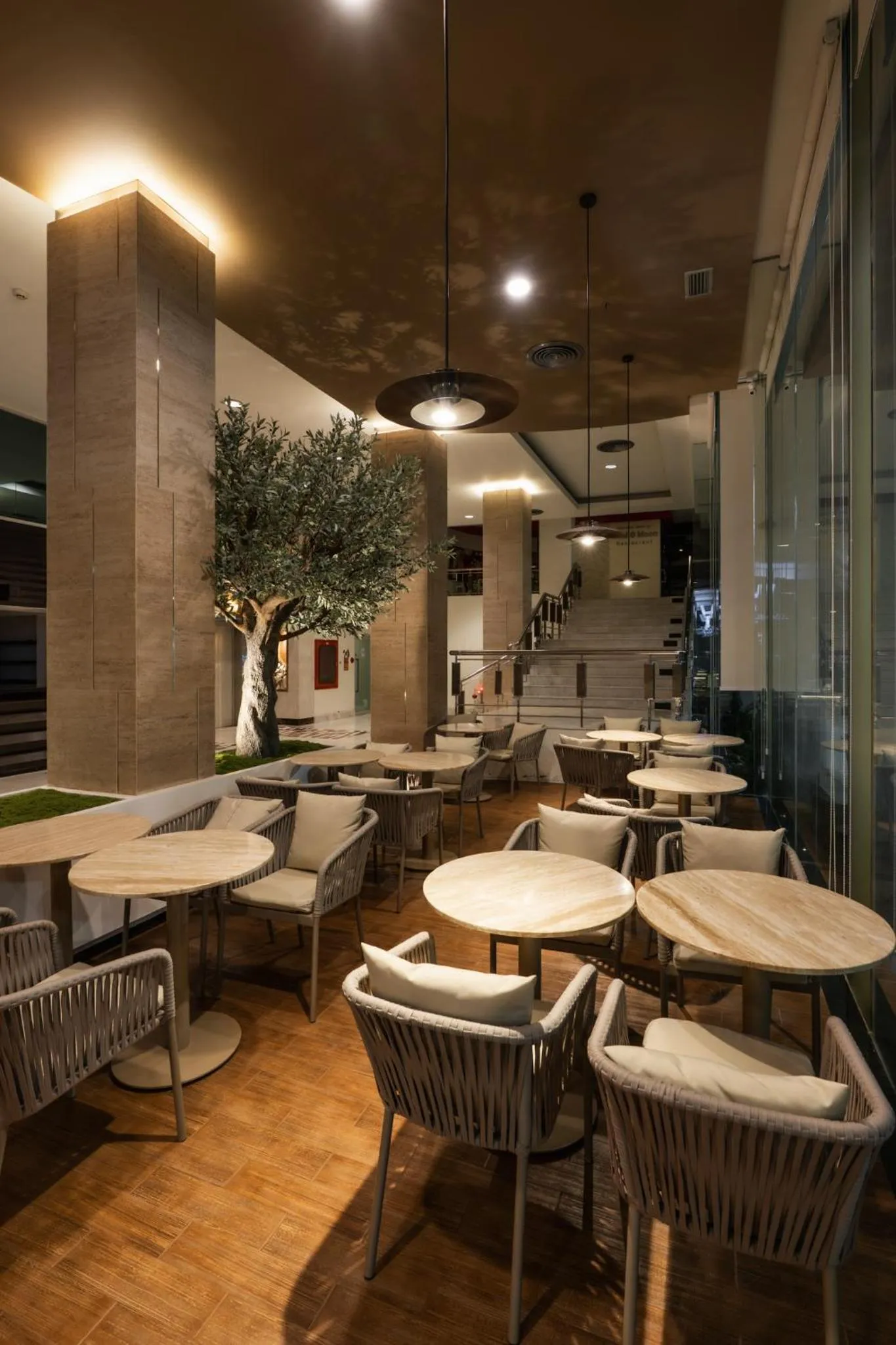 Golden Crown Grand Hotel