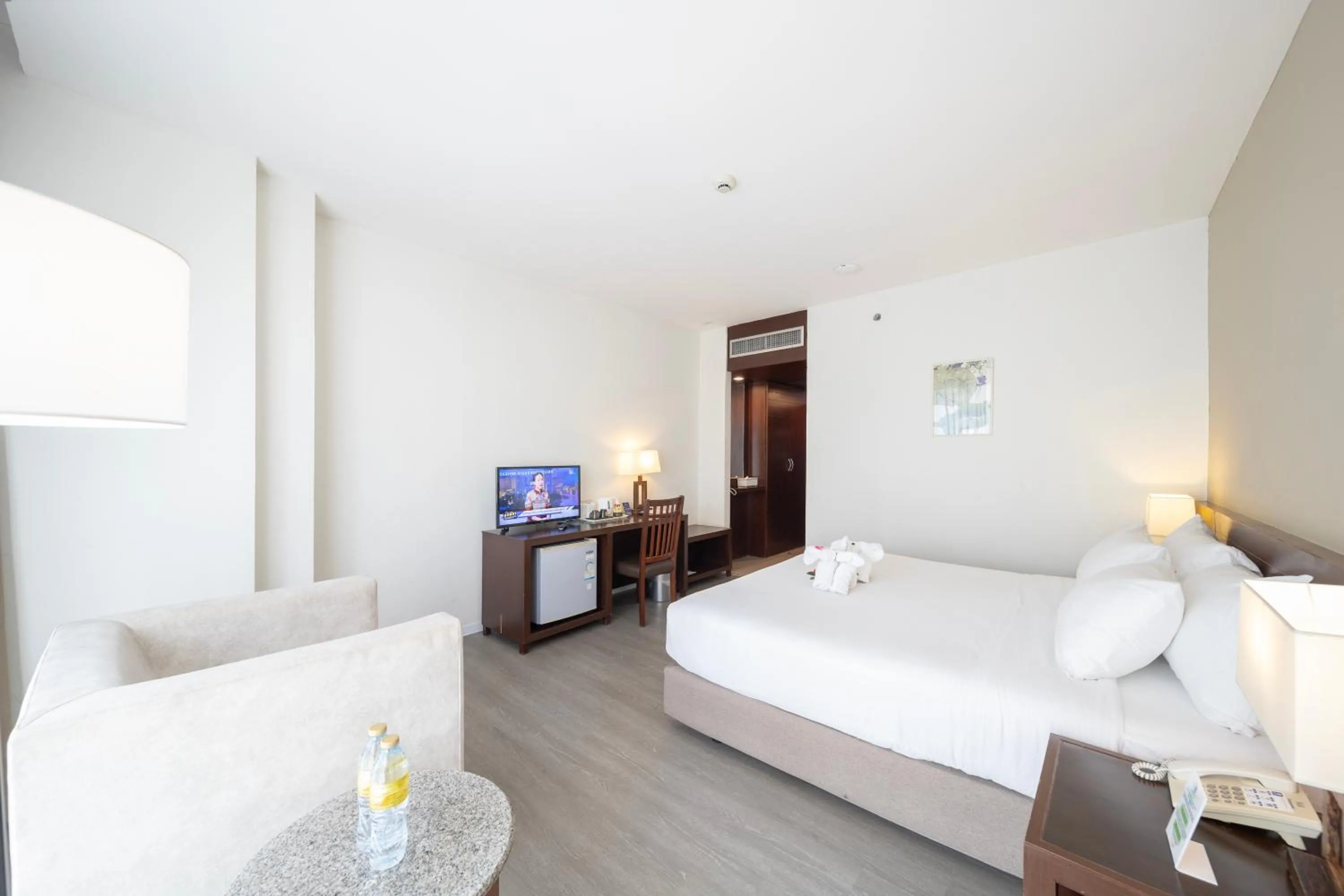 Bed in Golden Crown Grand Hotel