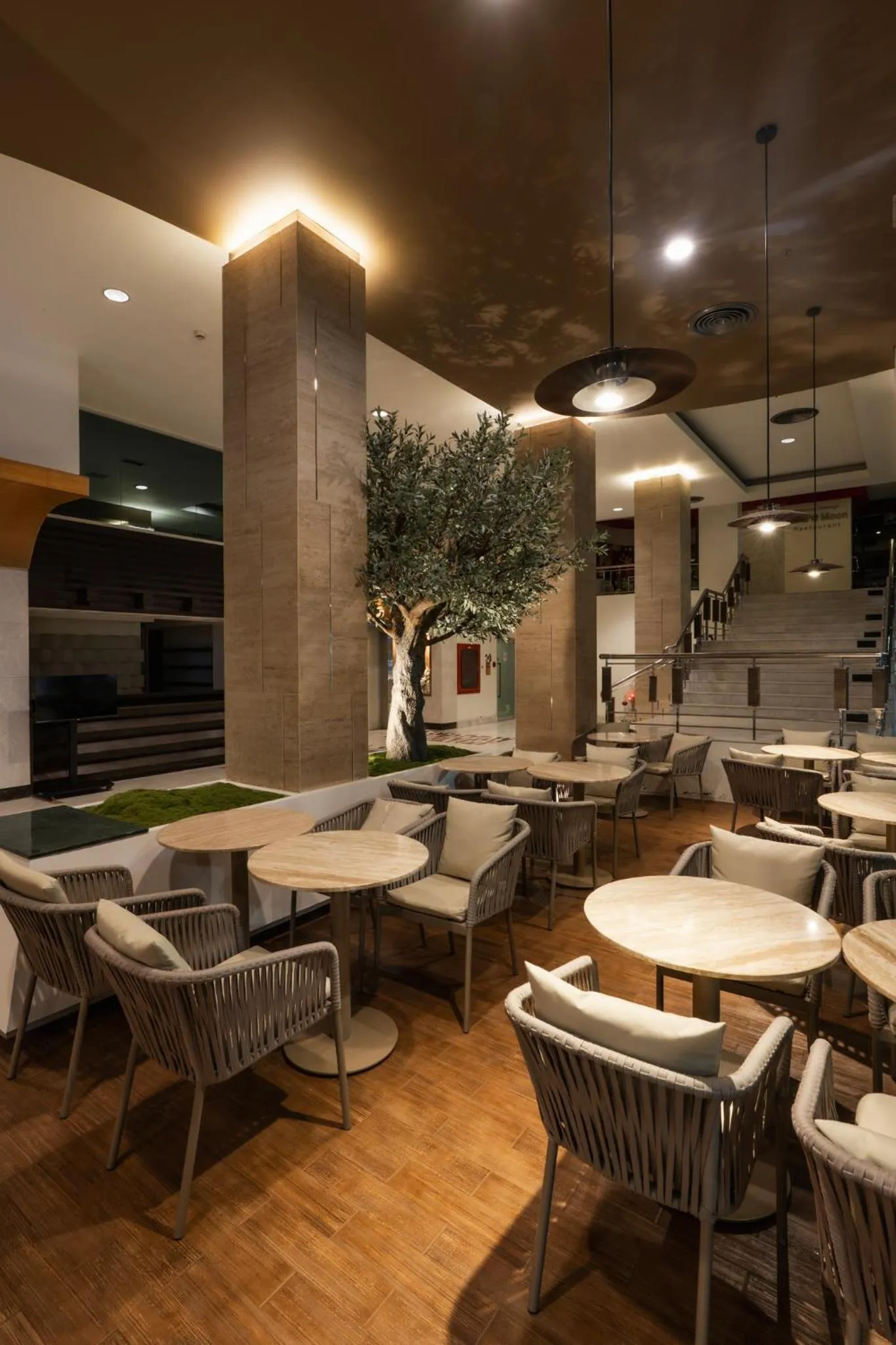 Golden Crown Grand Hotel