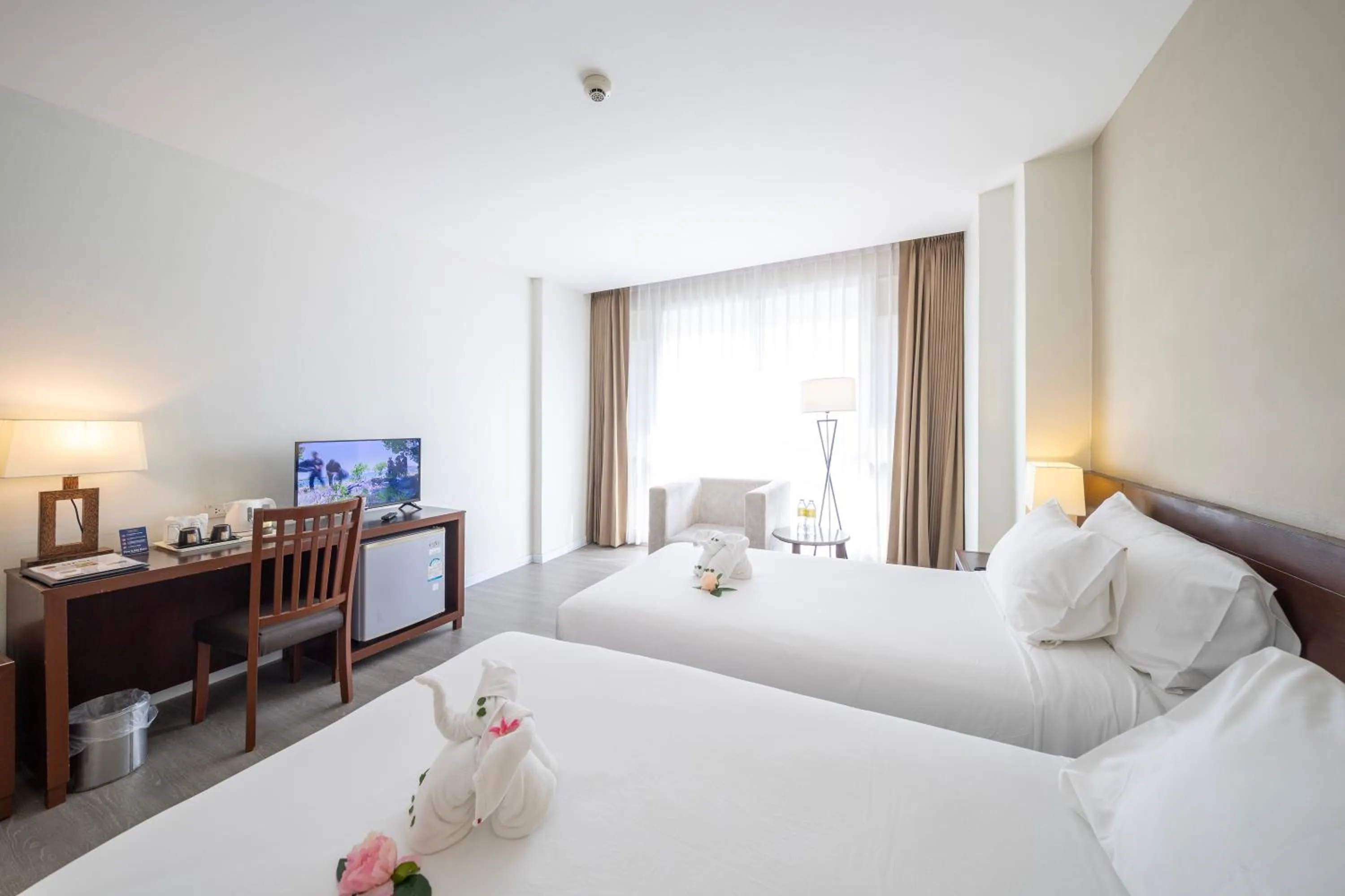 Bed in Golden Crown Grand Hotel