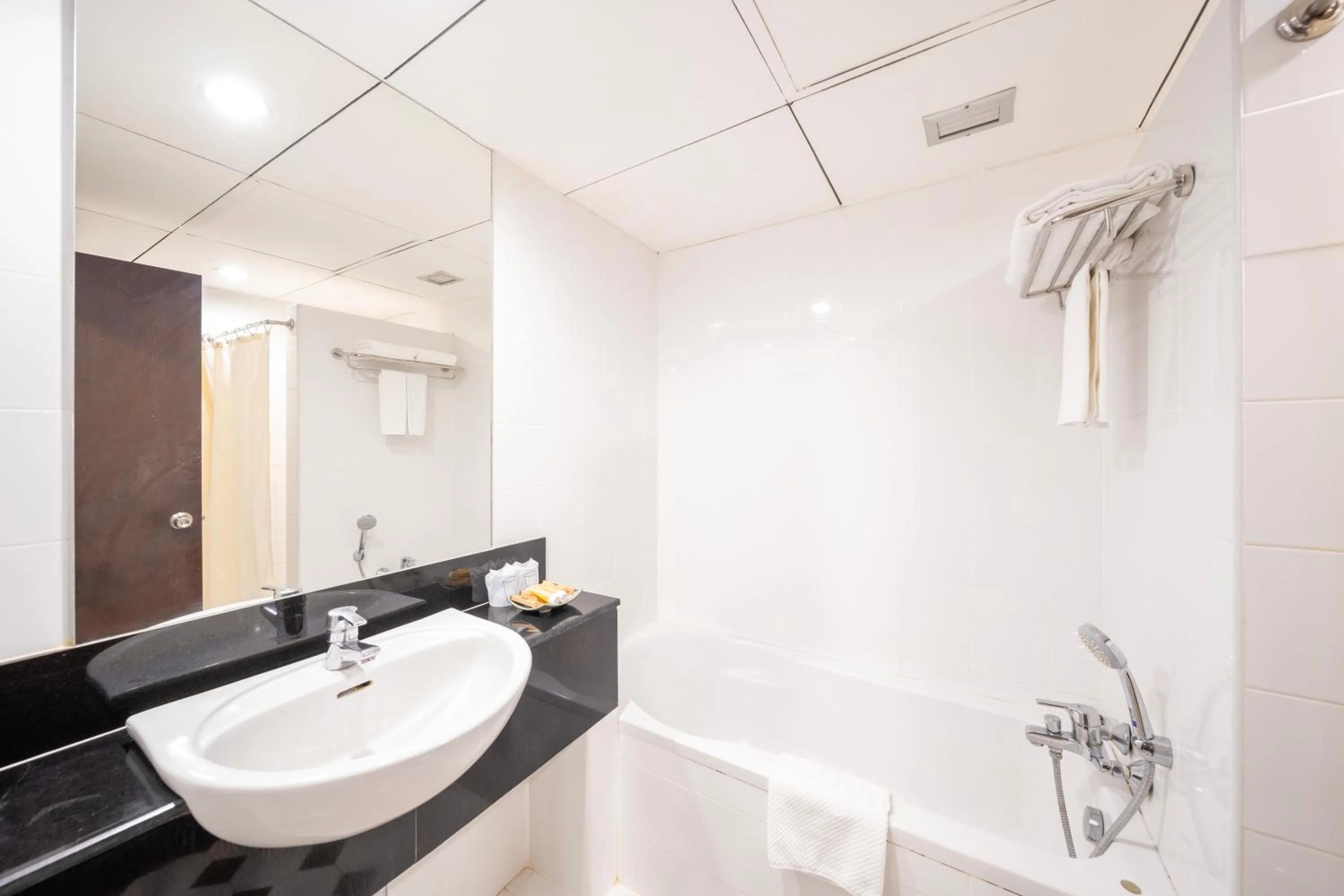 Golden Crown Grand Hotel