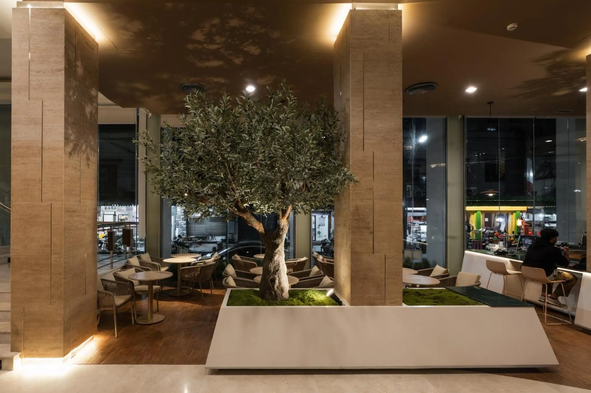 Golden Crown Grand Hotel