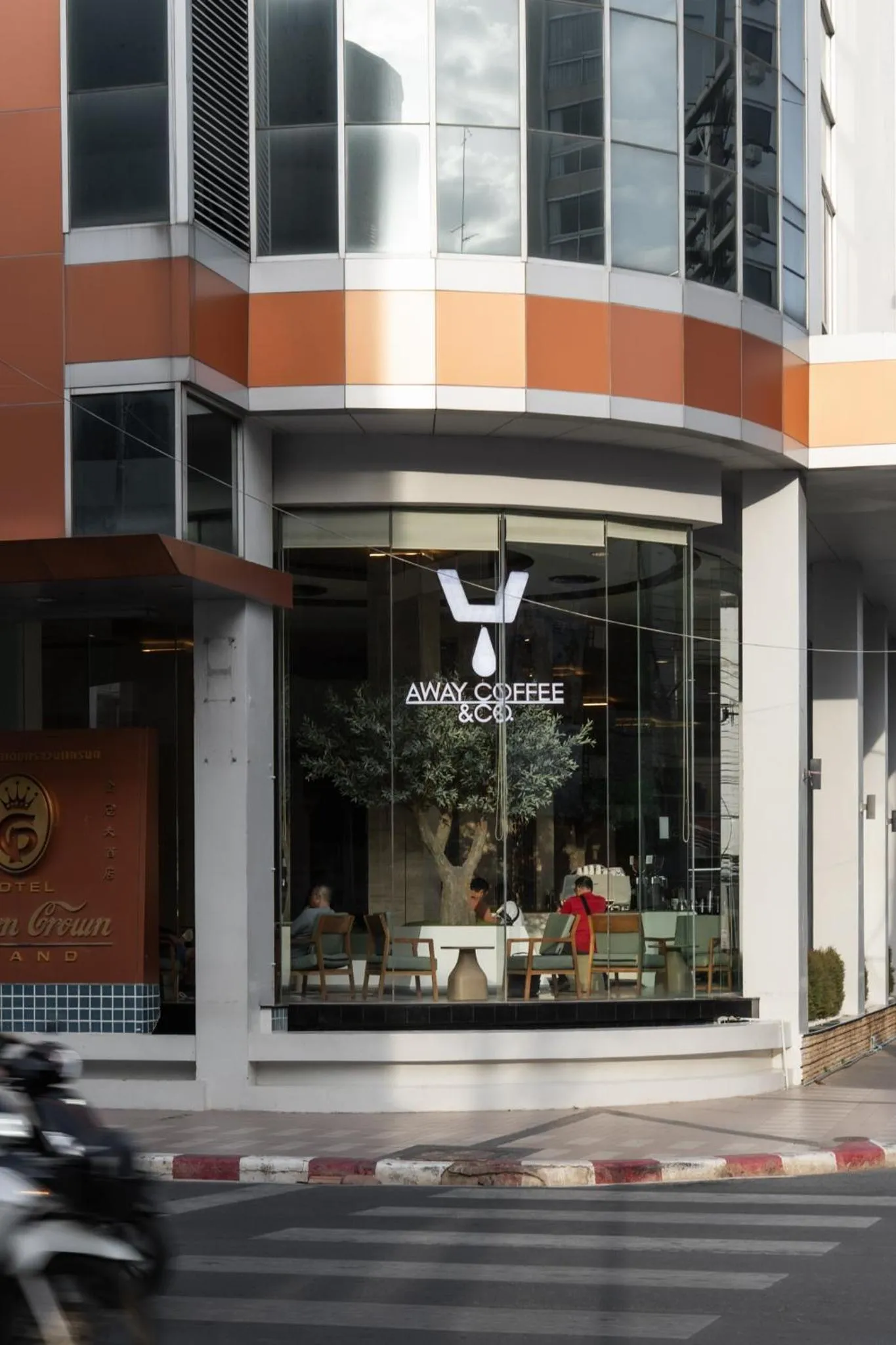 Golden Crown Grand Hotel